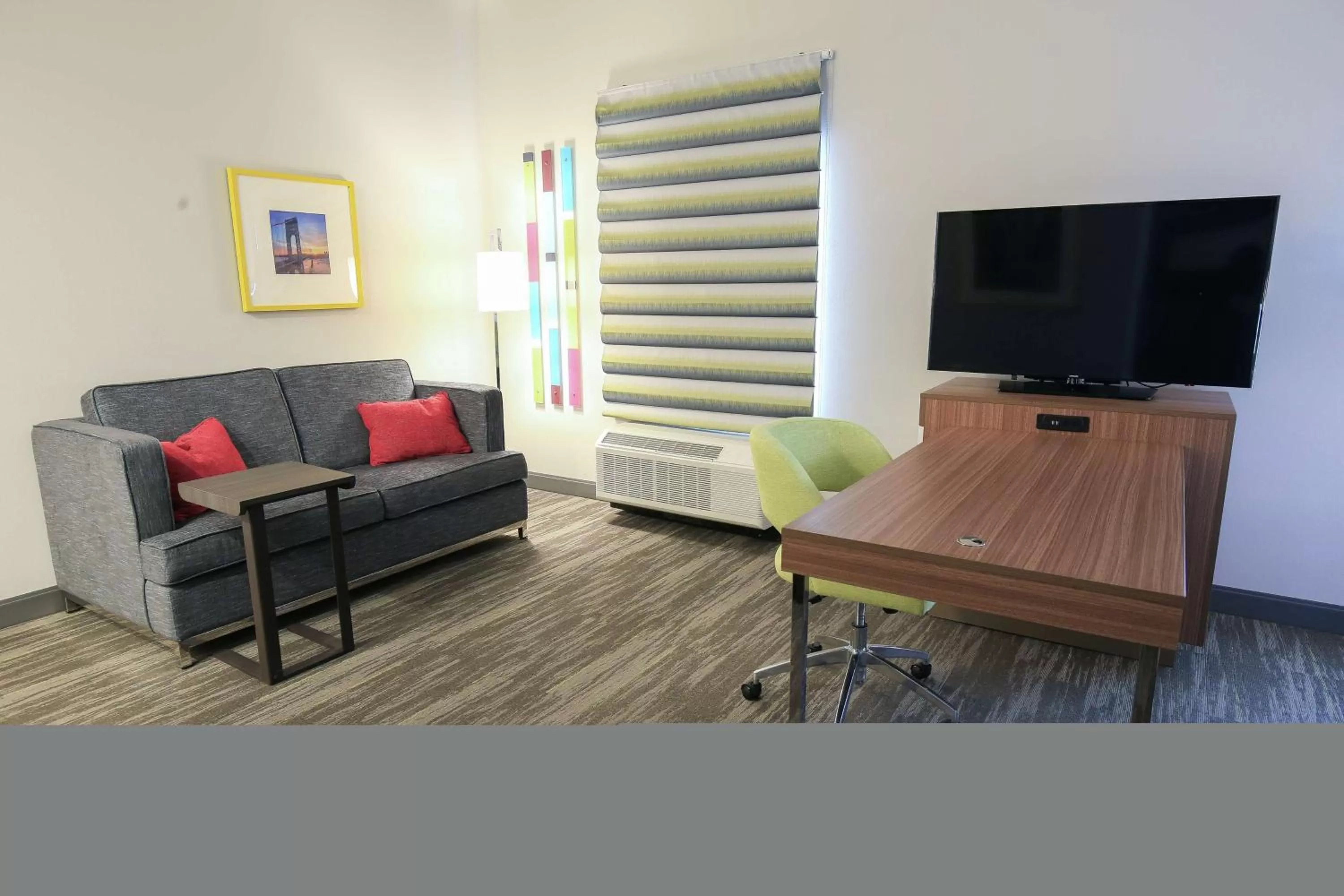 Bedroom in Hampton Inn & Suites Mount Laurel/Moorestown