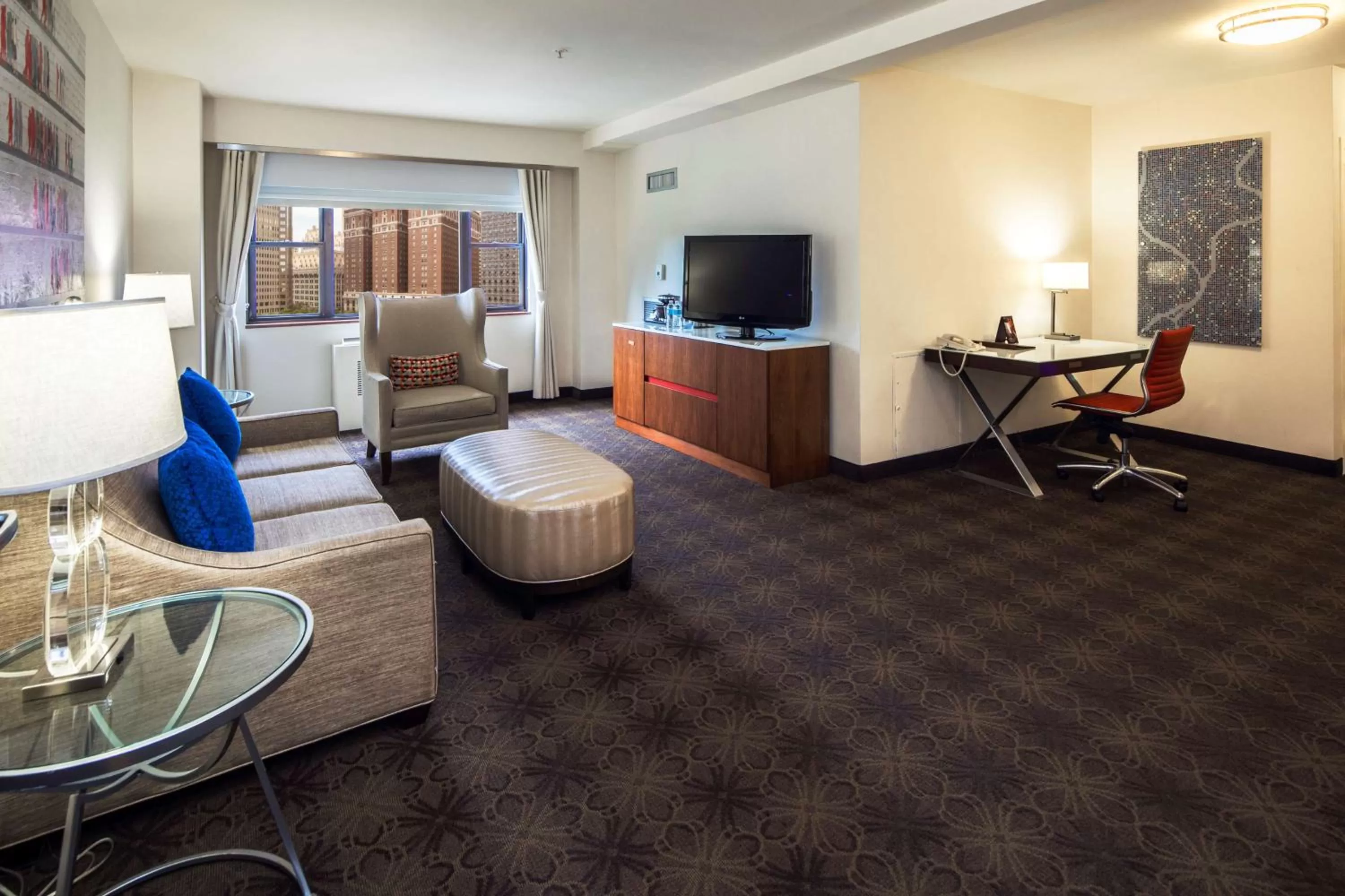 Bedroom in DoubleTree by Hilton Hotel & Suites Pittsburgh Downtown