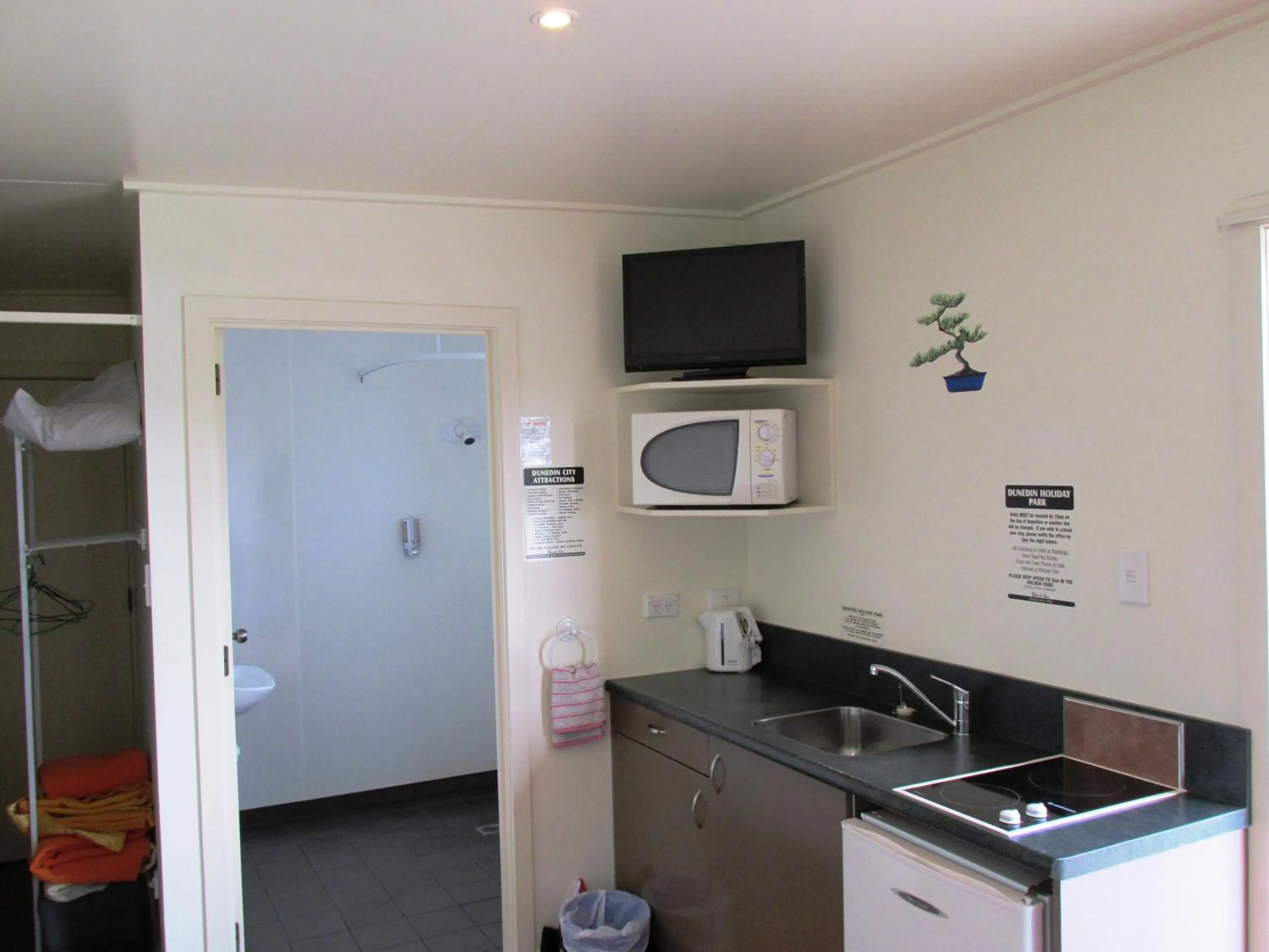 Kitchen or kitchenette in Dunedin Holiday Park
