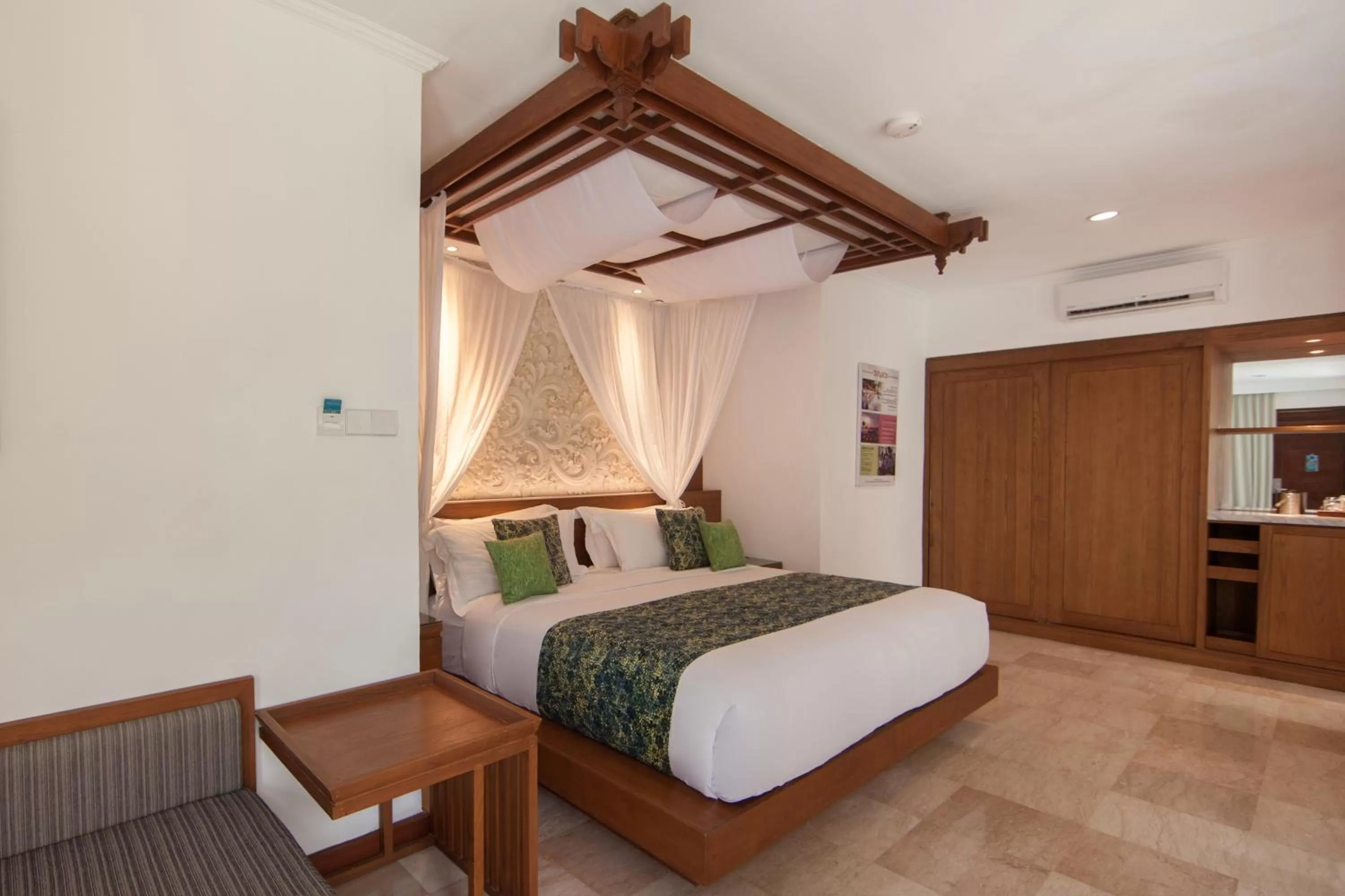 Bedroom, Bed in Legian Beach Hotel