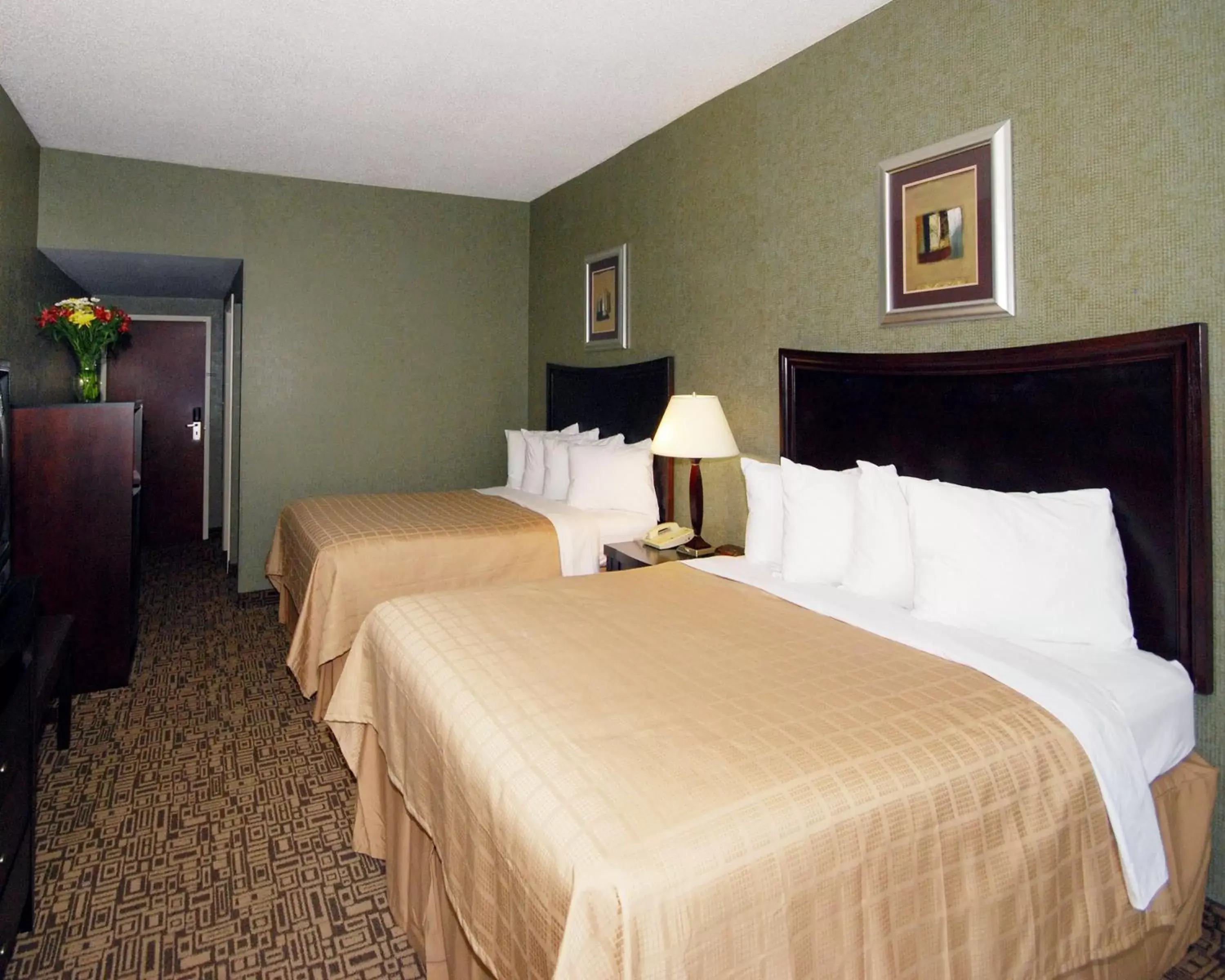 Double Room with Two Double Beds - Non-Smoking in Quality Inn Troutville - Roanoke North Double Room with Two Double Beds - Non-Smoking in Quality Inn Troutville - Roanoke North