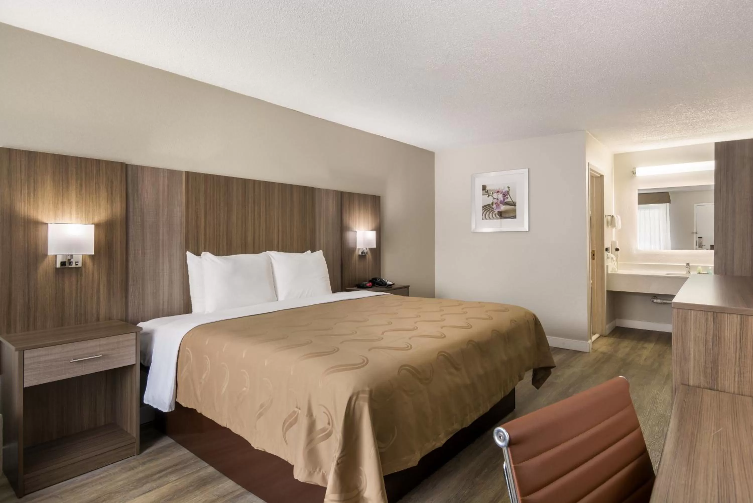 Bed in Quality Inn Emporia