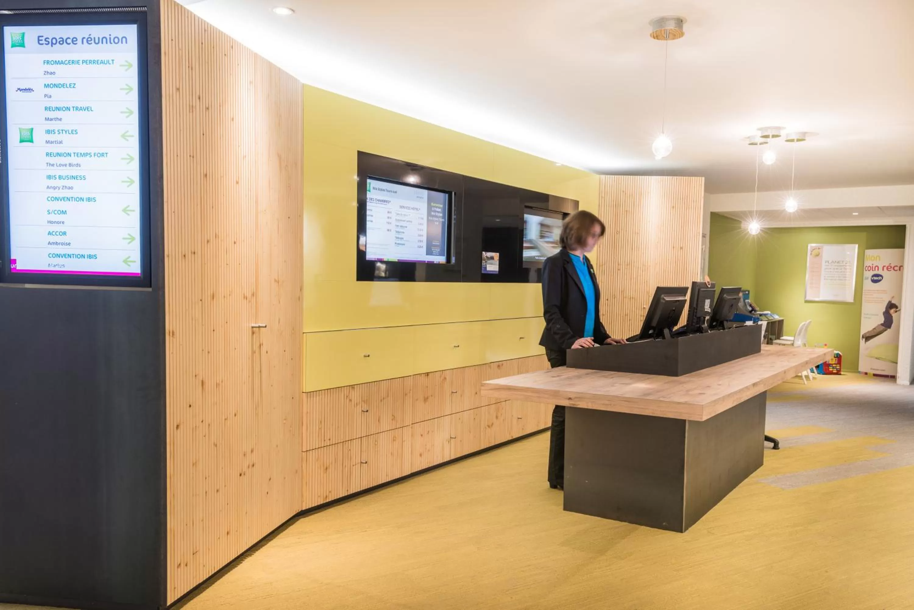 Lobby or reception in ibis Styles Tours Sud