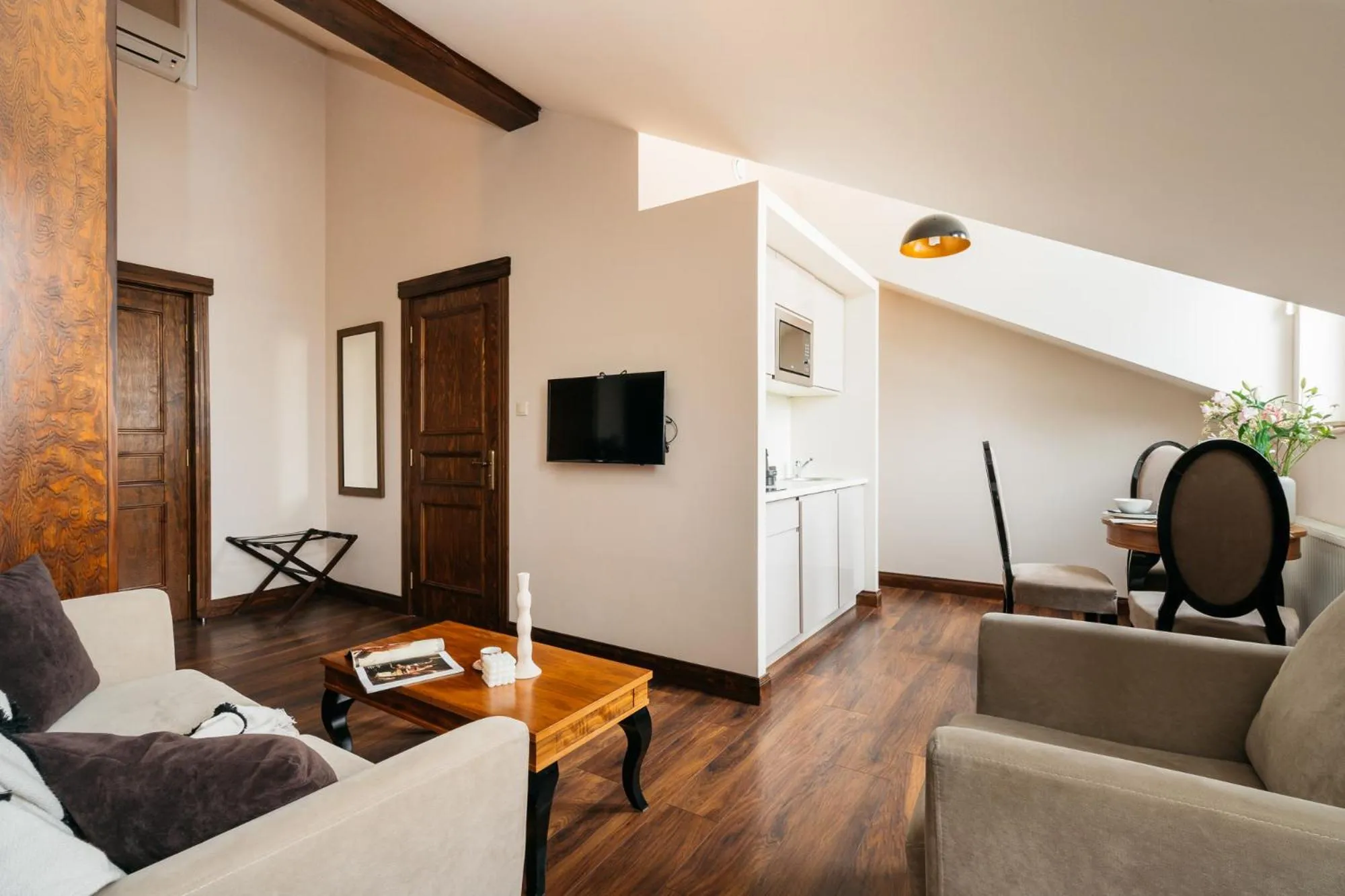 TV and multimedia in Topolowa Residence - LoftAffair Collection