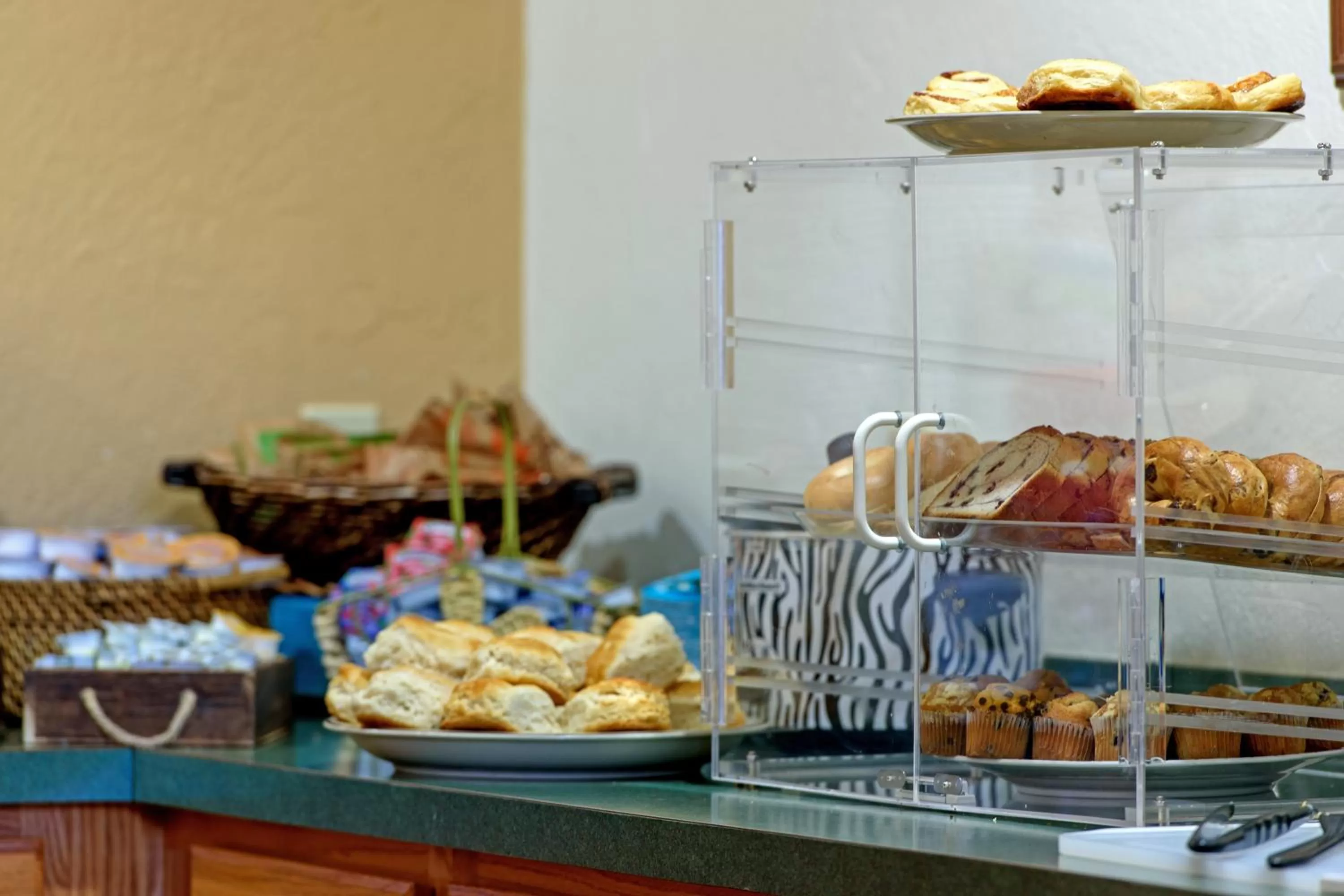 Breakfast in The Gunnison Inn at Dos Rios Golf Course