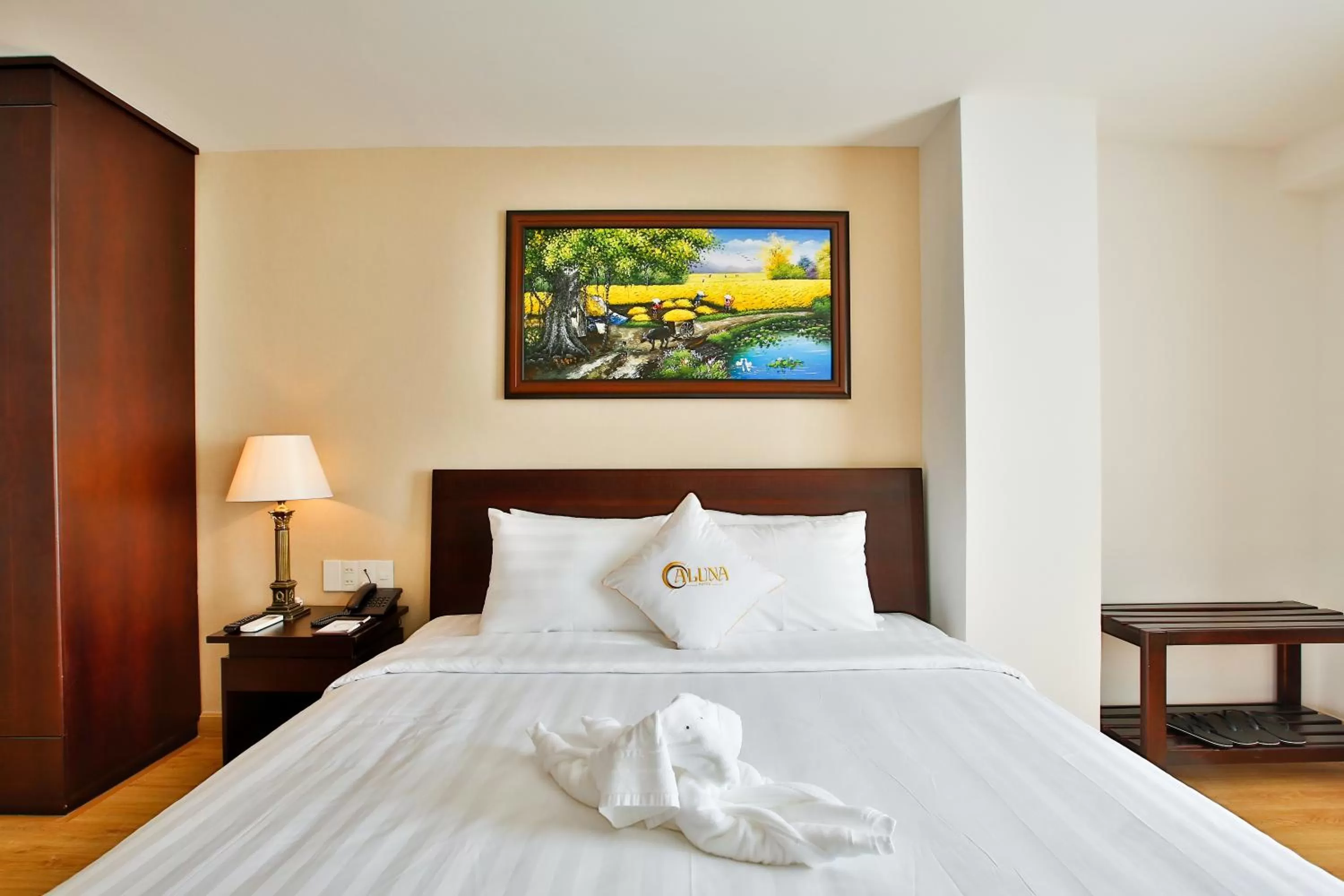 Bed in ALUNA Ben Thanh Hotel