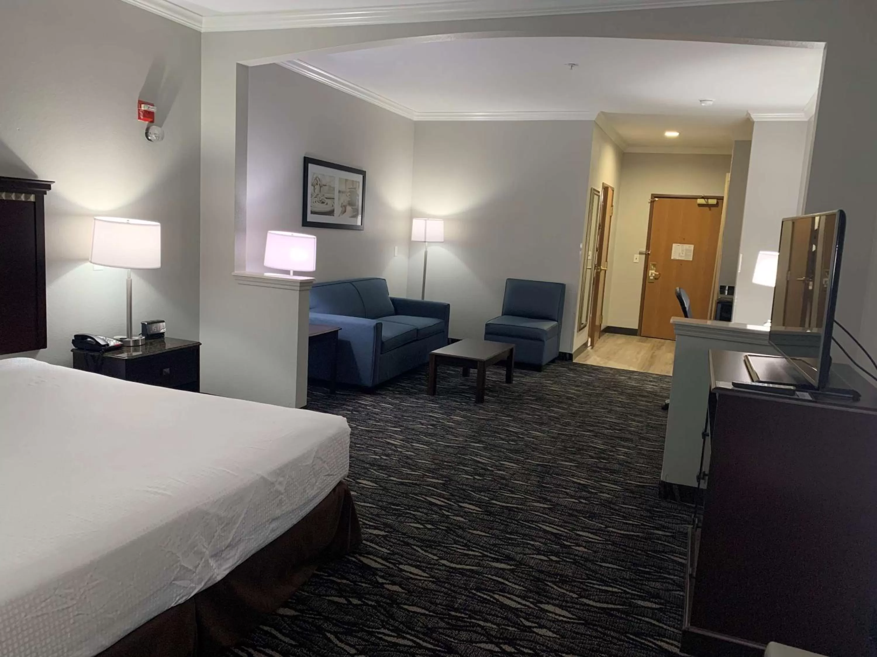 King Room with Roll-in Shower - Non-Smoking in Best Western Plus Lake Worth
