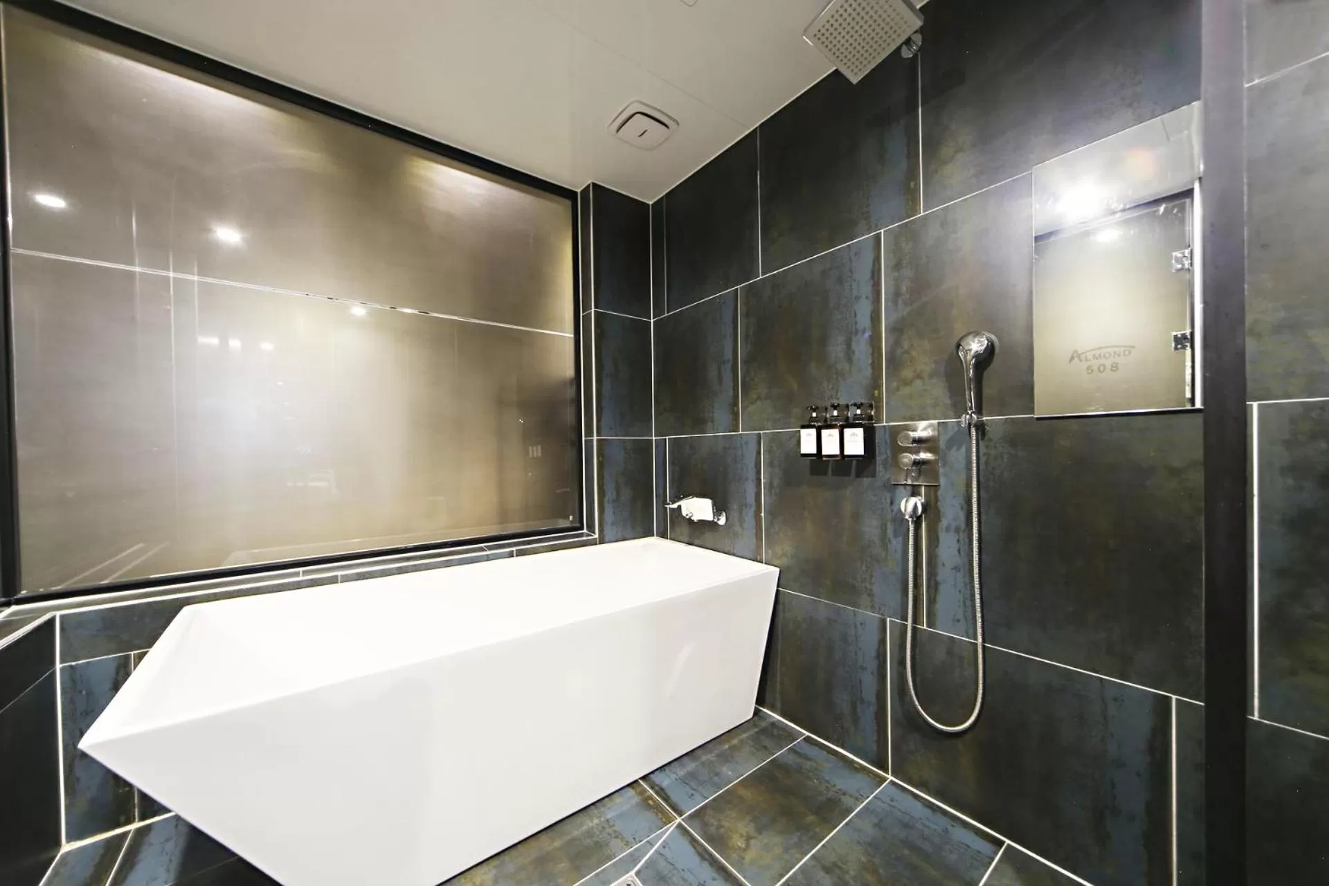 Shower in Masan Almond Hotel