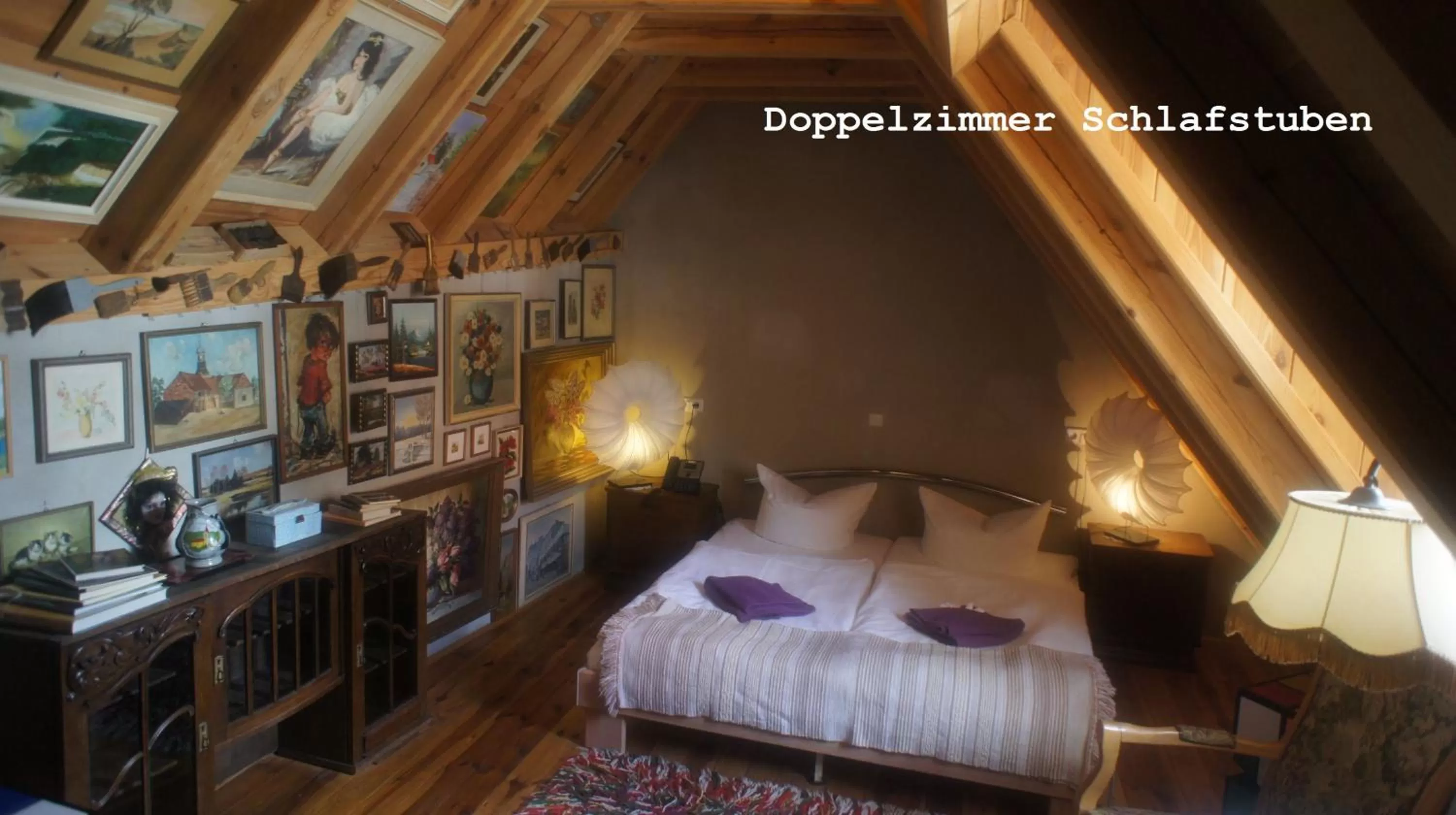 Photo of the whole room, Bed in Exempel Schlafstuben und Quartier Langer Hals