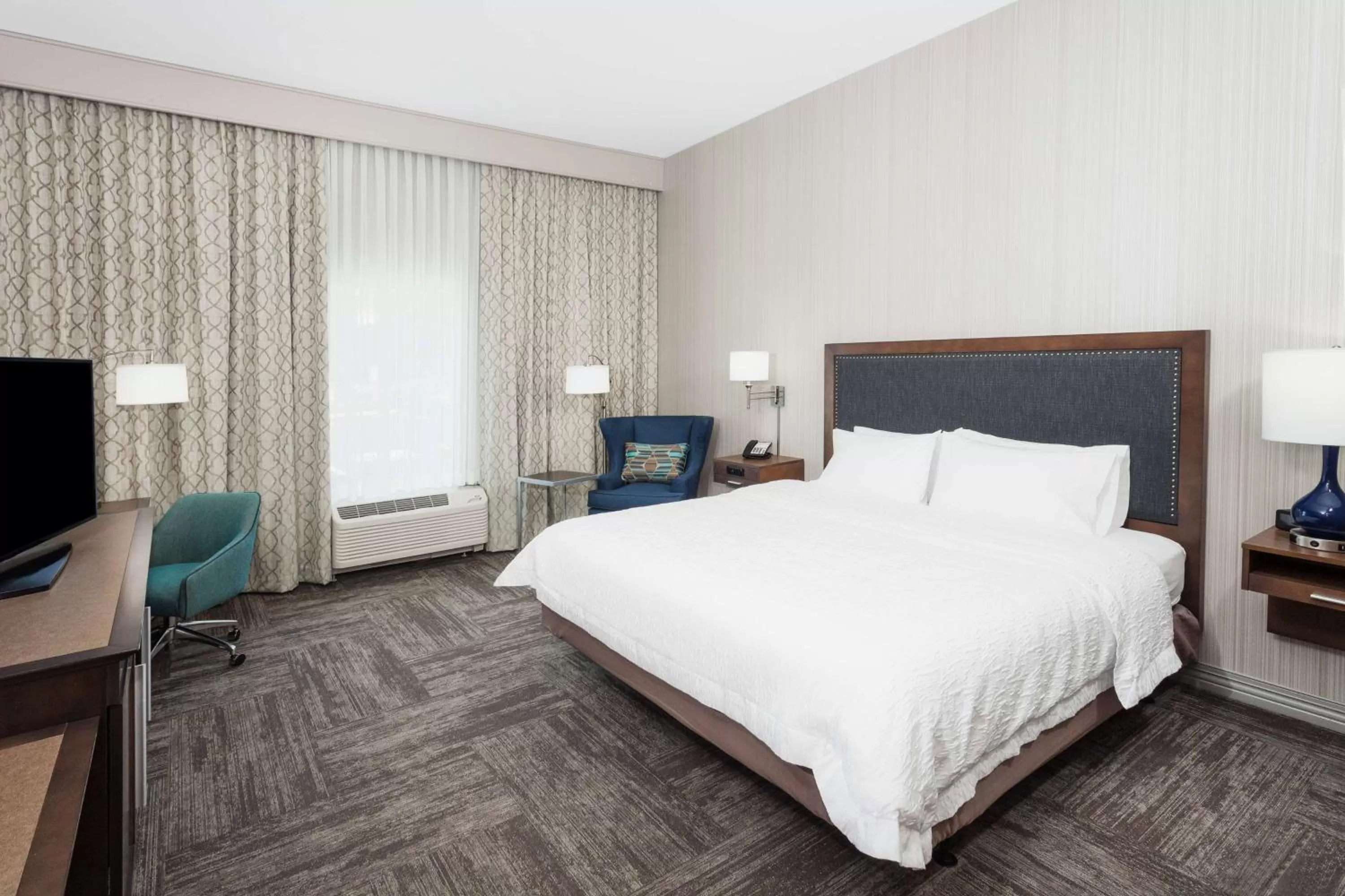 Bed in Hampton Inn Kennebunk Kennebunkport Me