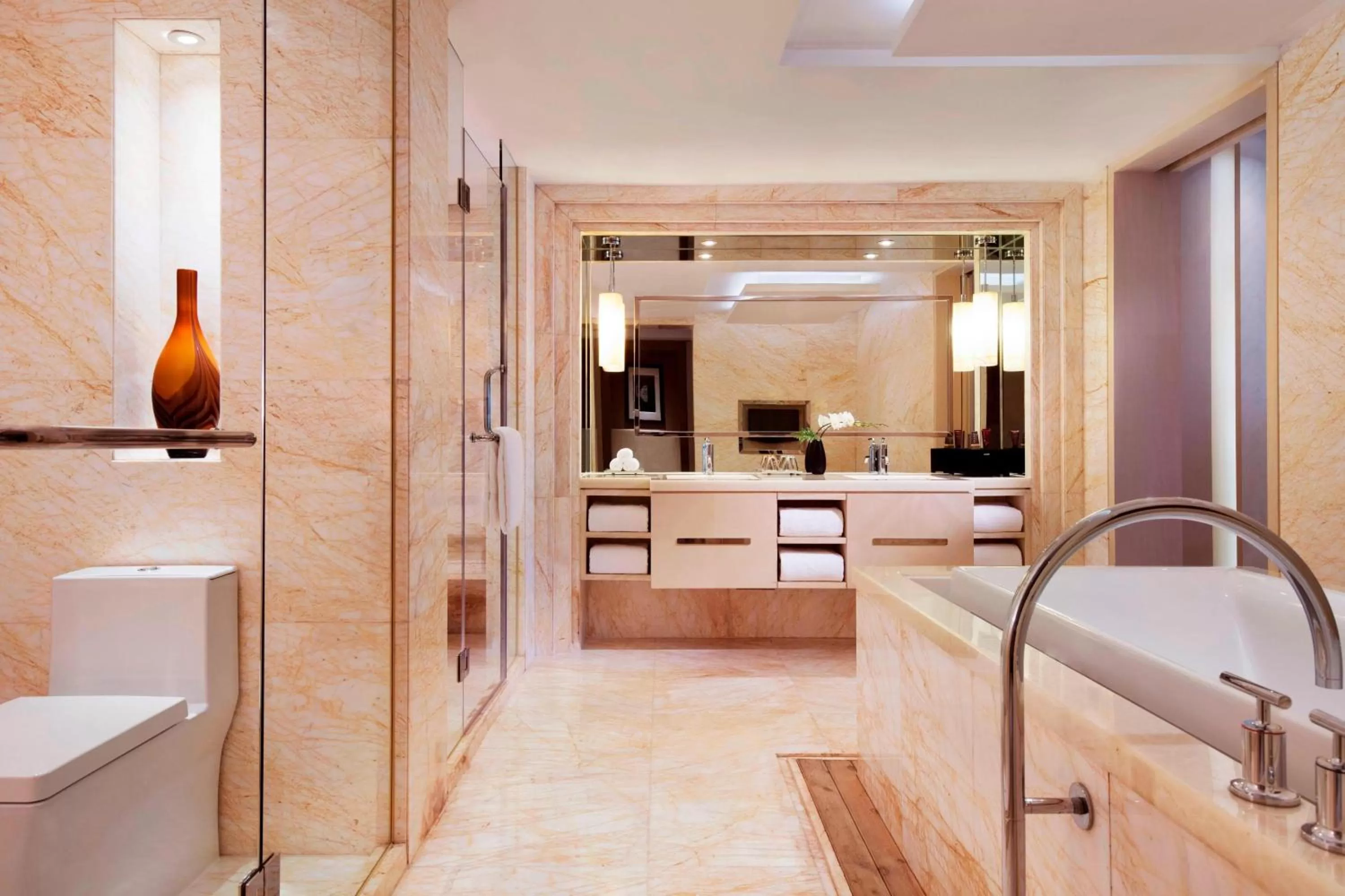 Bathroom, Bed in Guangzhou Marriott Hotel Tianhe