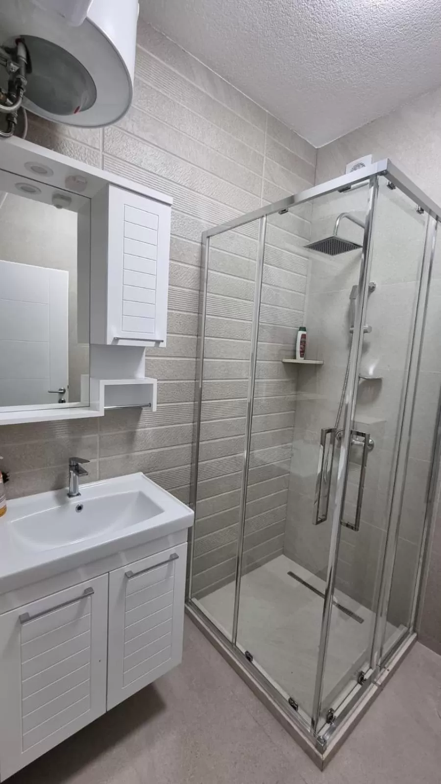 Hot Tub, Bathroom in Elan Luxury Apartments & Lounge Bar