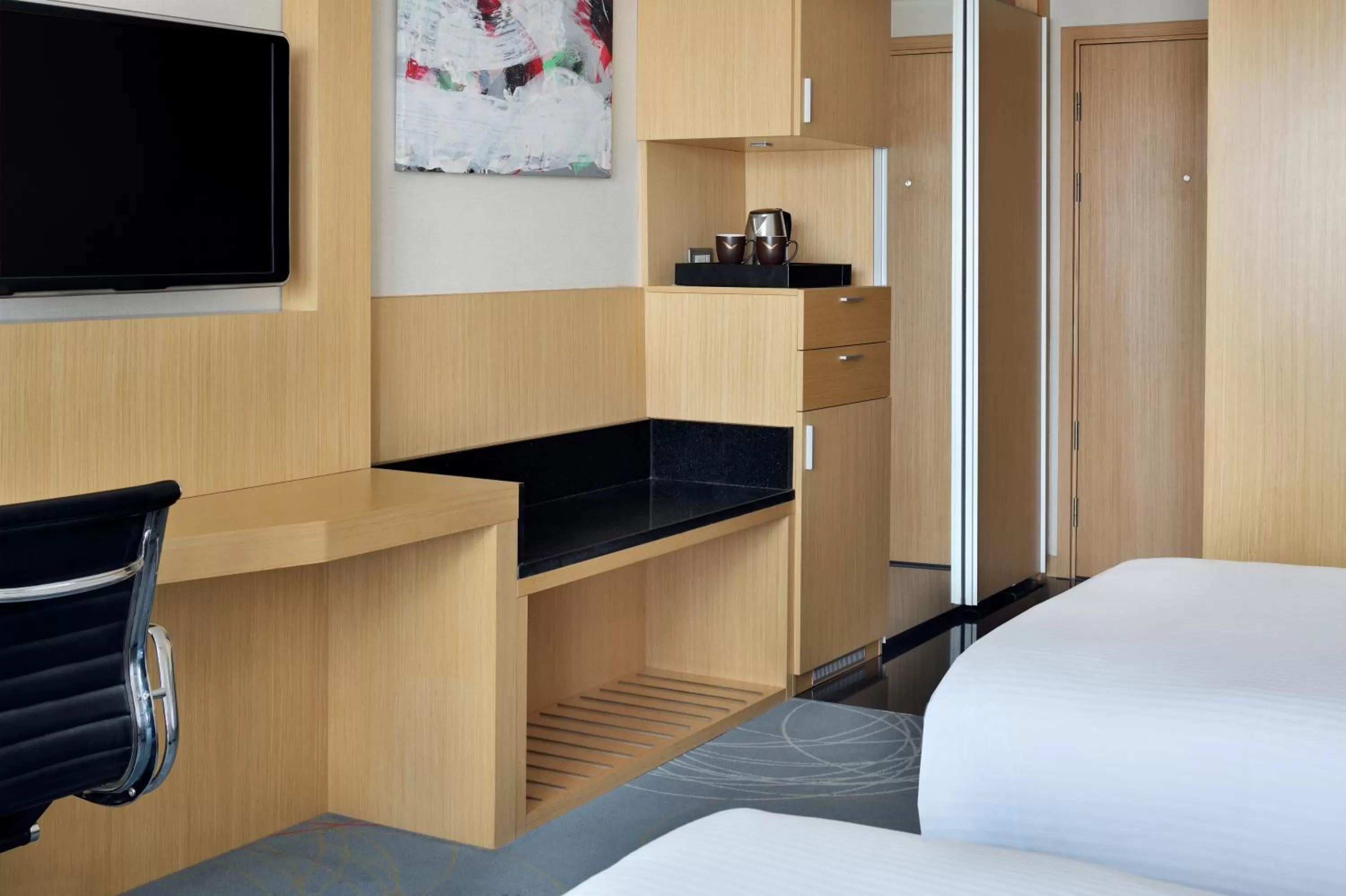 TV and multimedia, Bed in Mövenpick Hotel Amman