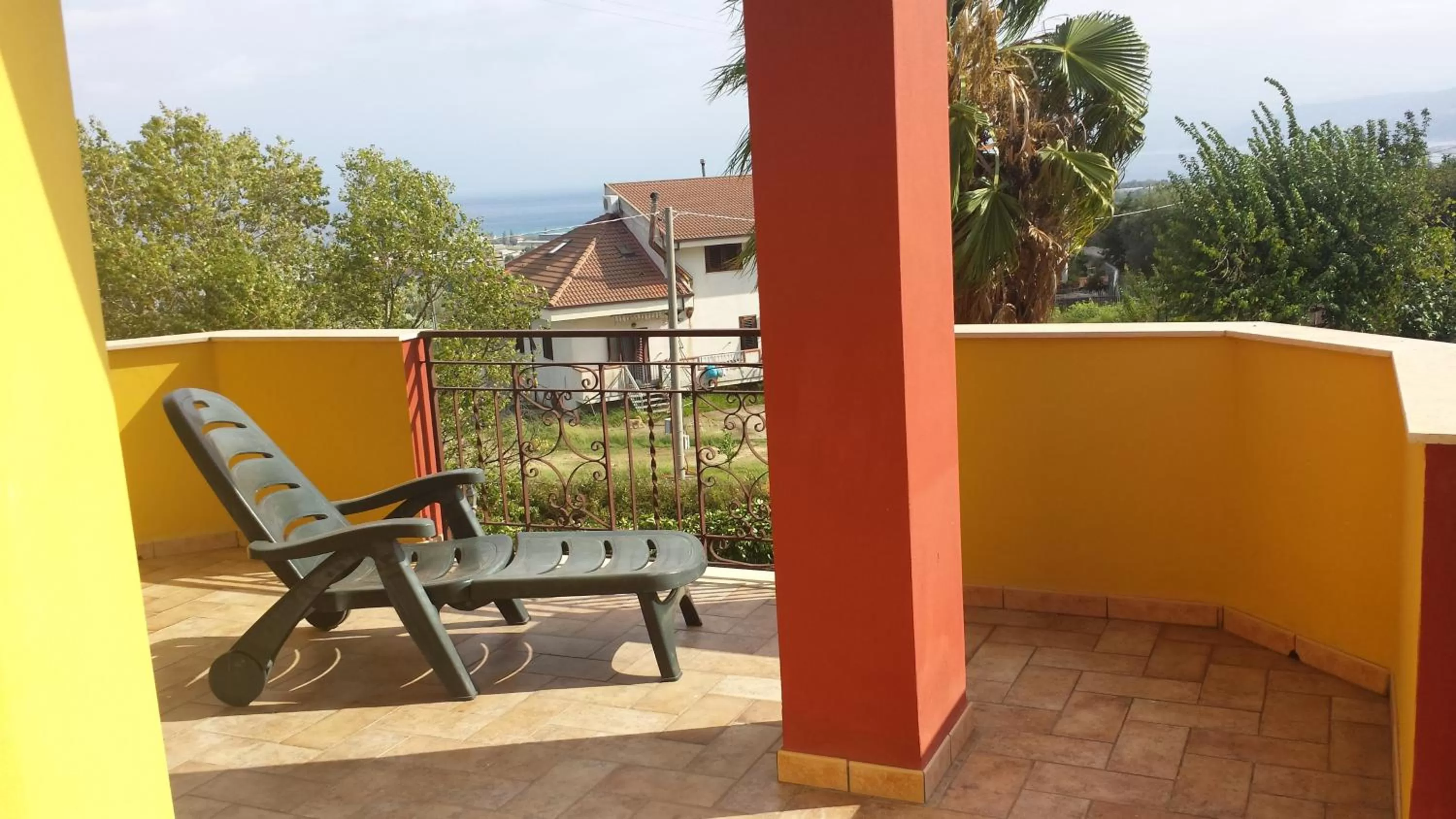 Day in Bed and Breakfast Coral Blue