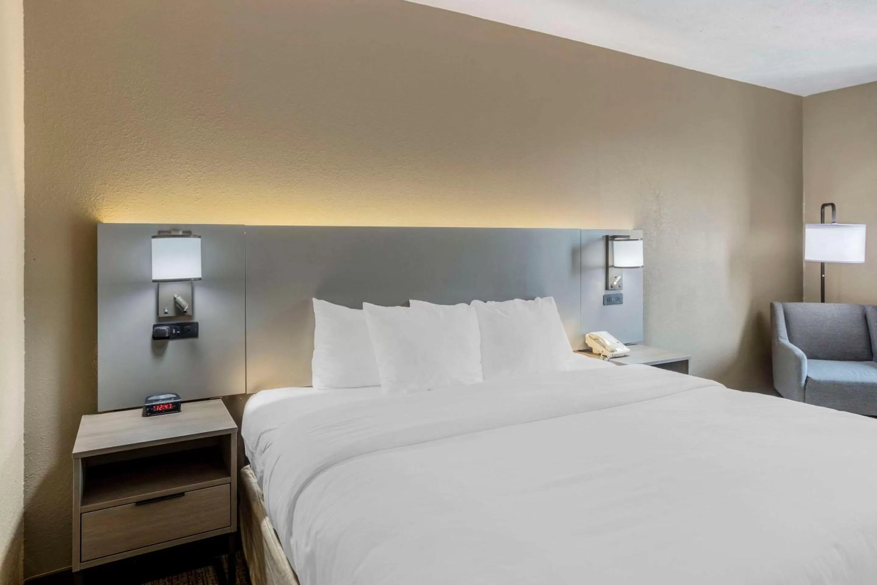 Bedroom, Bed in Comfort Inn