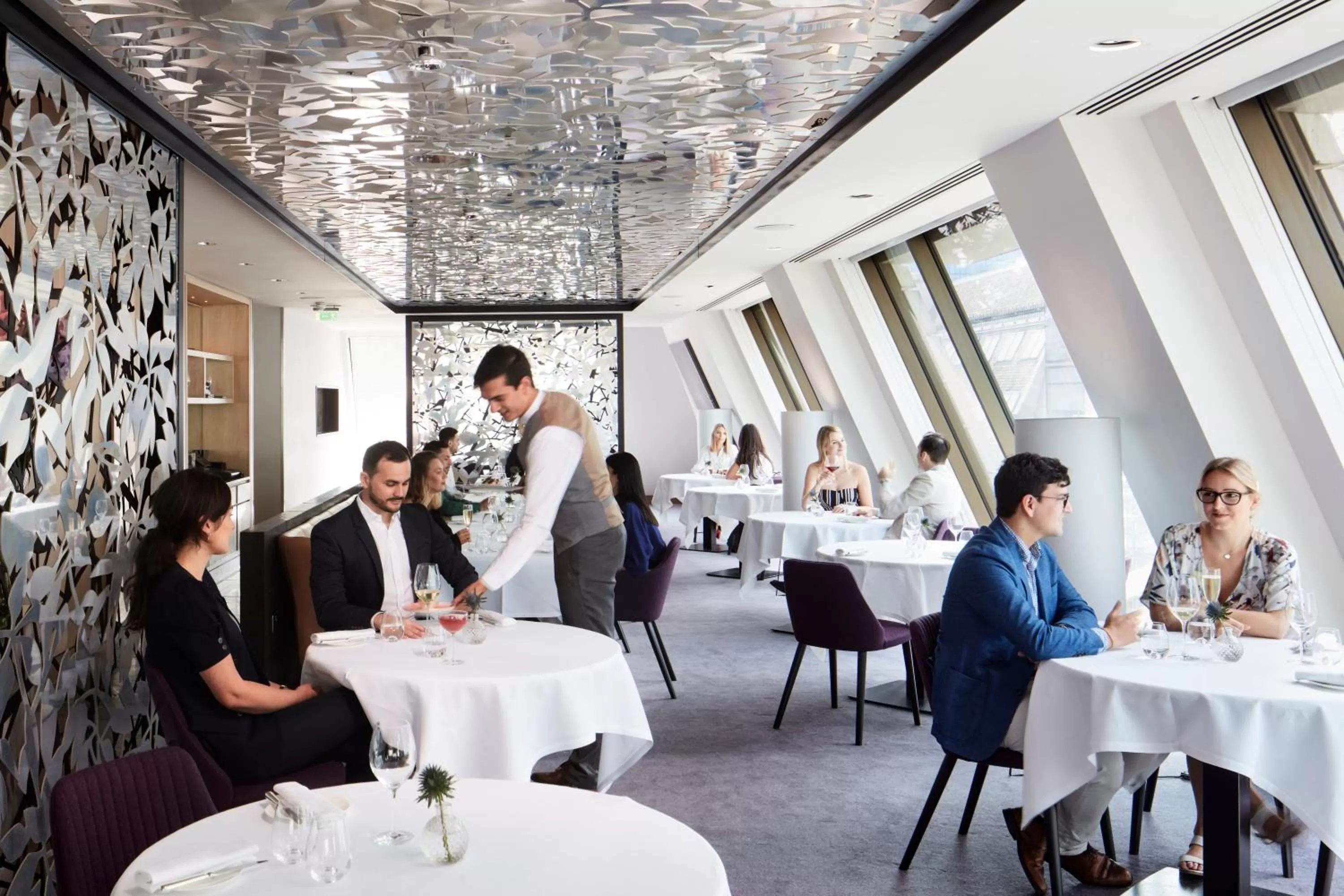 Restaurant/places to eat in South Place Hotel