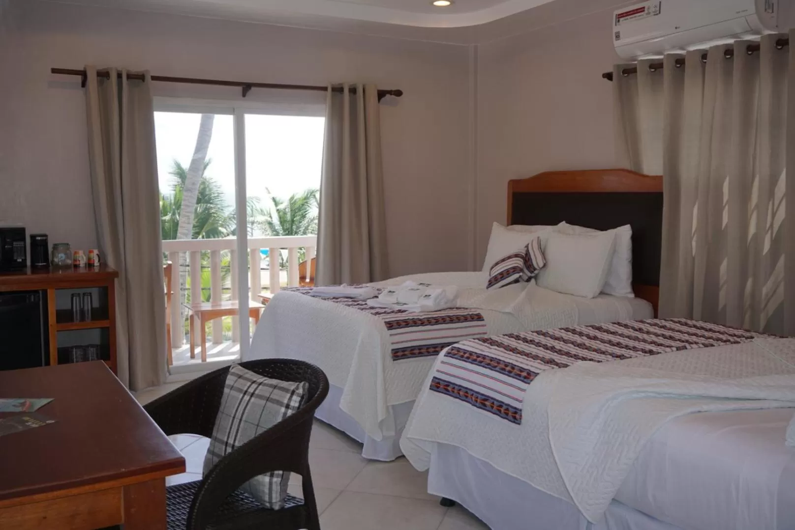 Bedroom, Bed in La Isla Resort