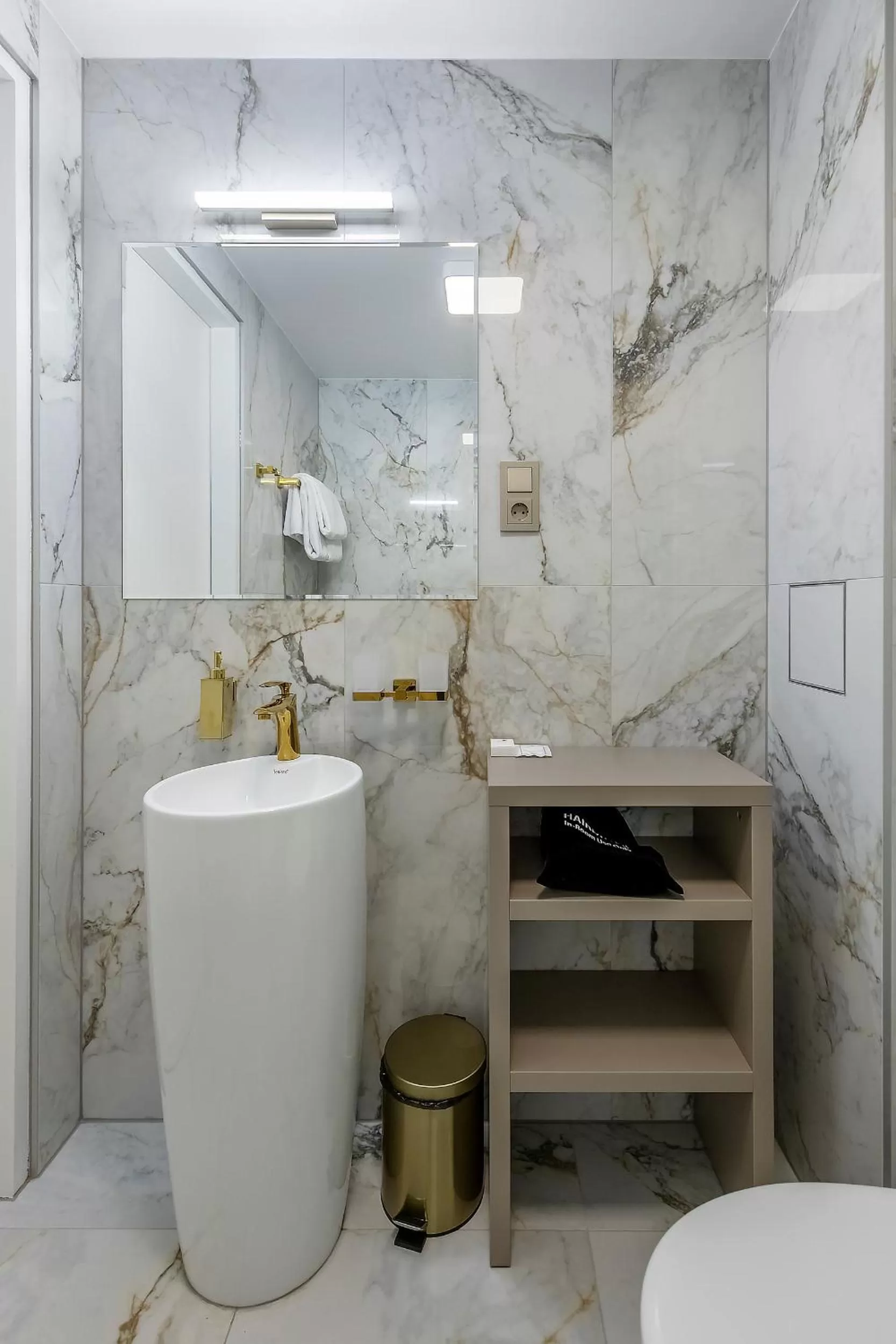 Bathroom in St Palace Hotel