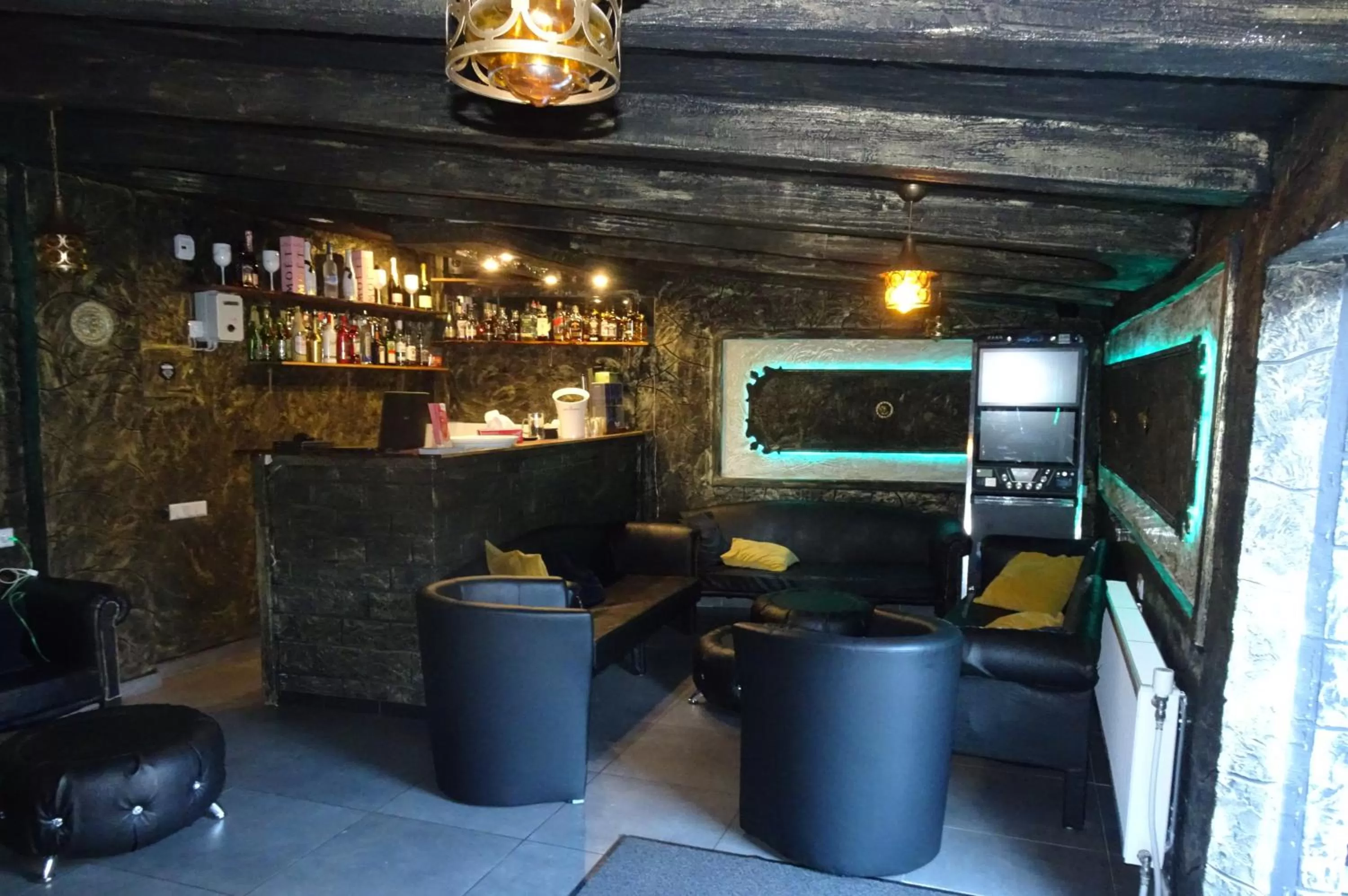 Communal lounge/ TV room in Hotel Deutscher Hof