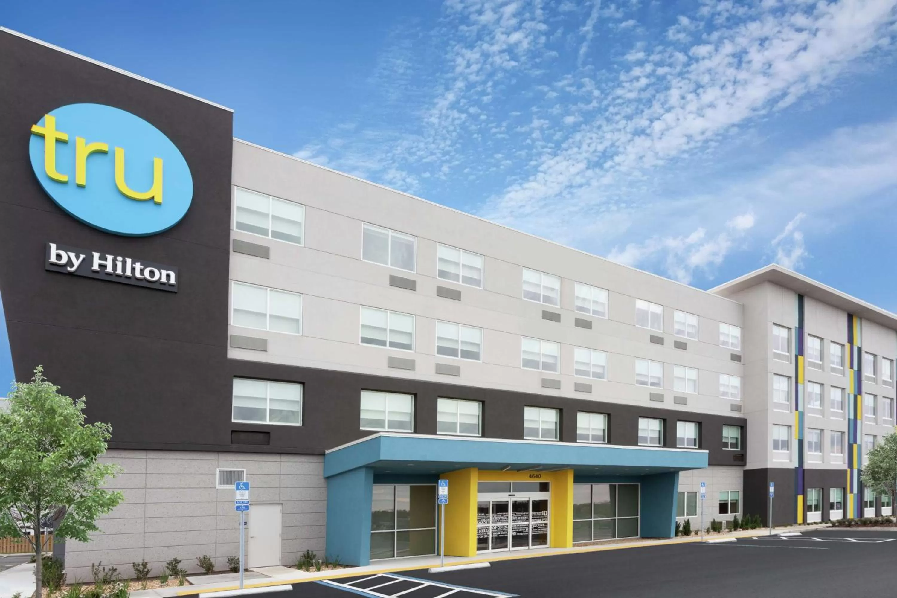 Property building in Tru By Hilton Jacksonville St Johns Town Center