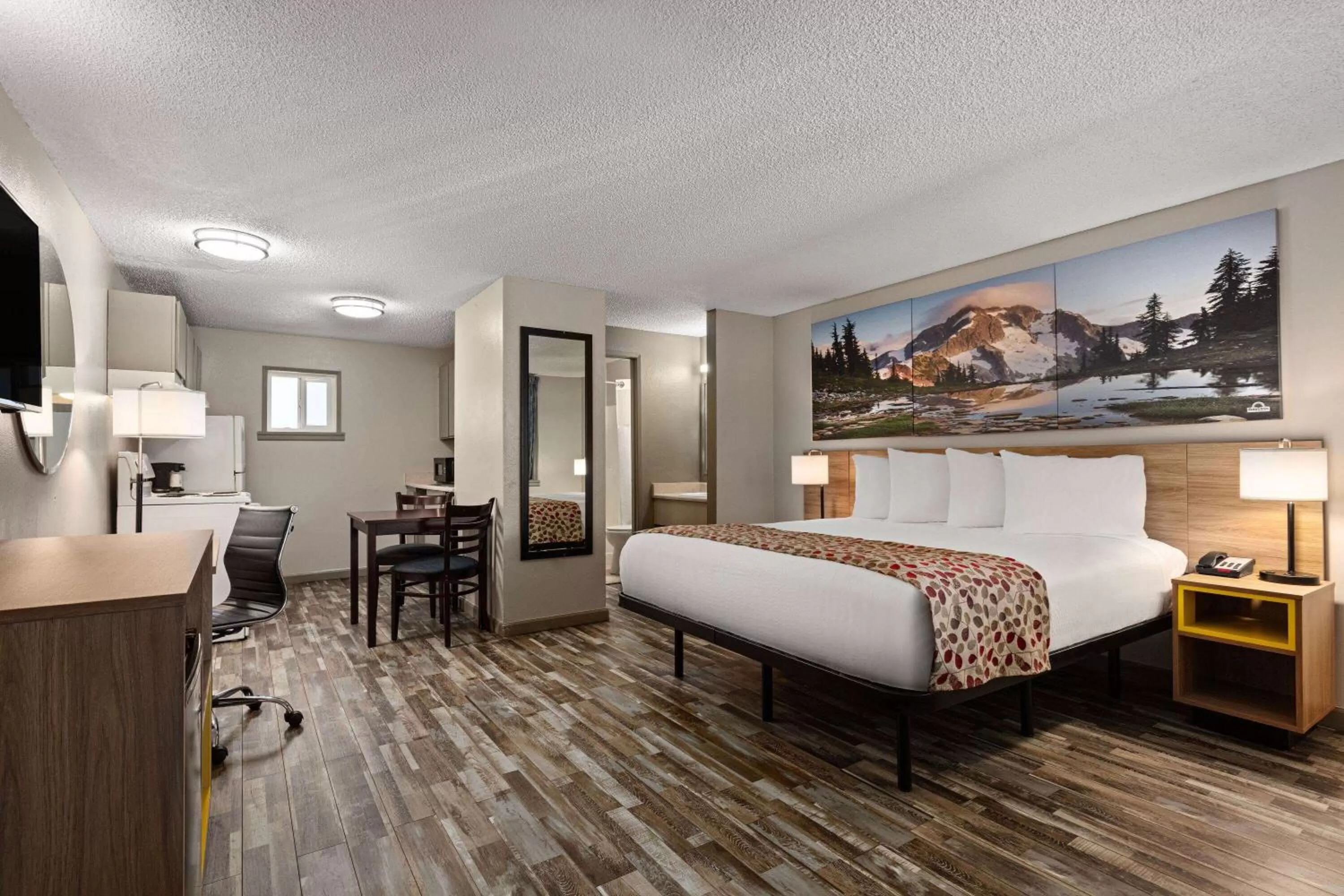 Photo of the whole room, Bed in Days Inn by Wyndham Lakewood South Tacoma