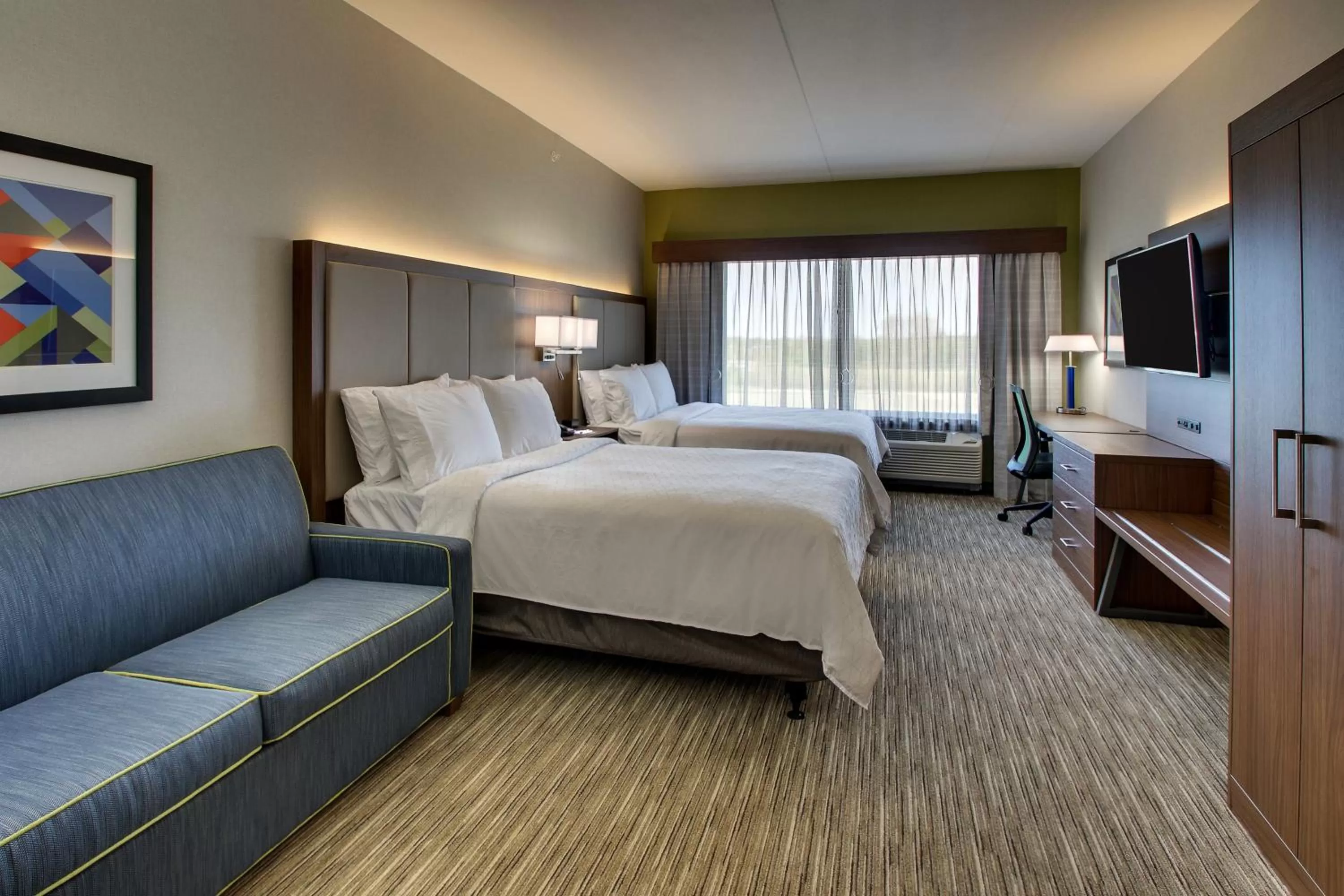 Photo of the whole room, Bed in Holiday Inn Express & Suites Findlay North by IHG