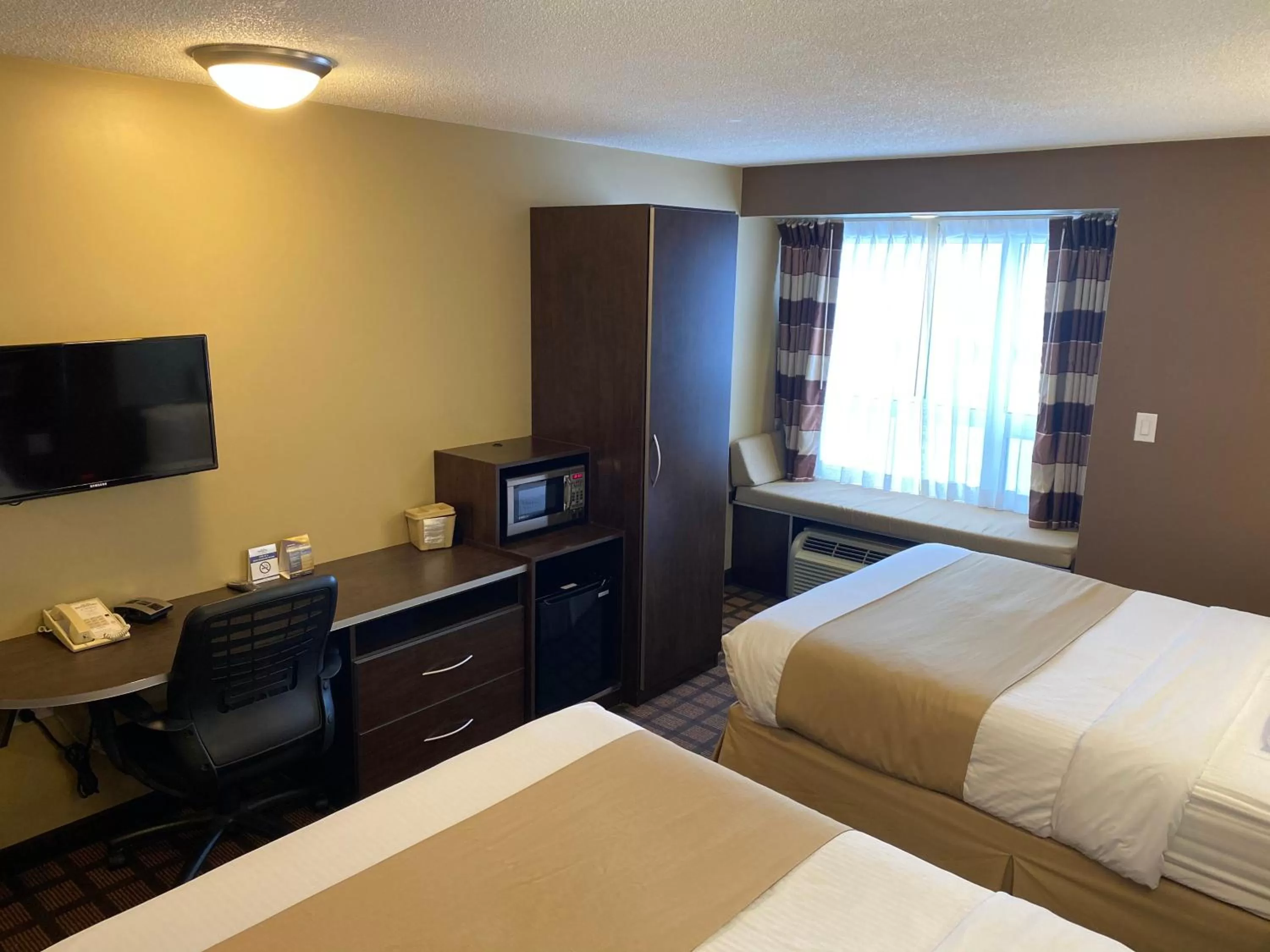 Bedroom, Bed in Microtel Inn & Suites by Wyndham - Timmins