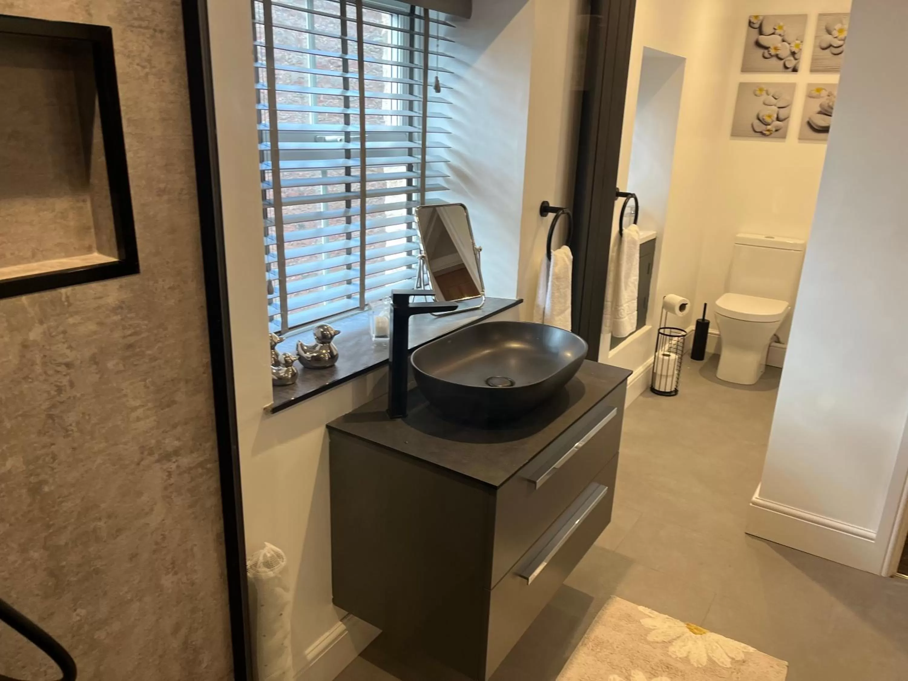 Bathroom in Crown and Cushion Appleby