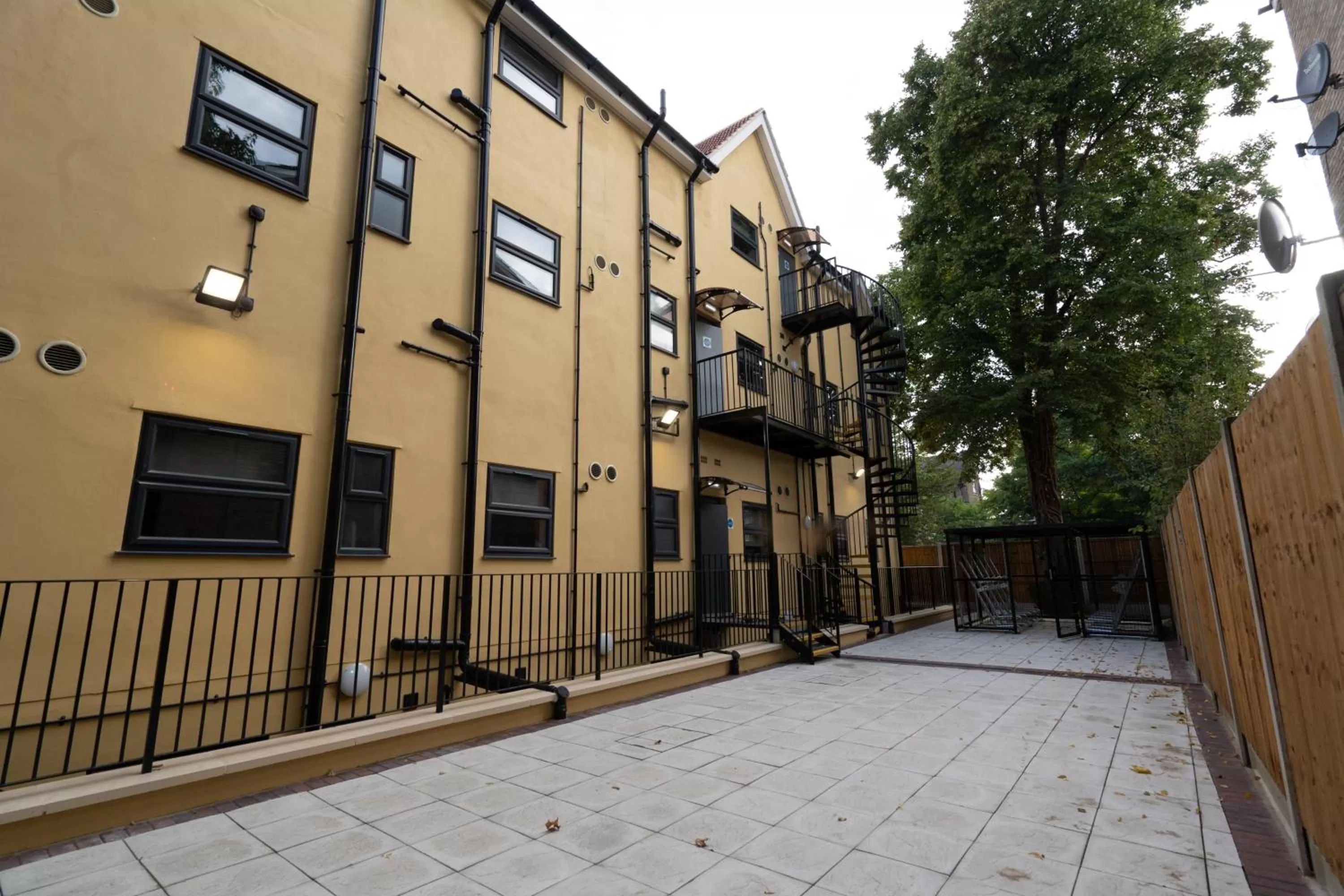 Garden view in Hotel DC, Stratford