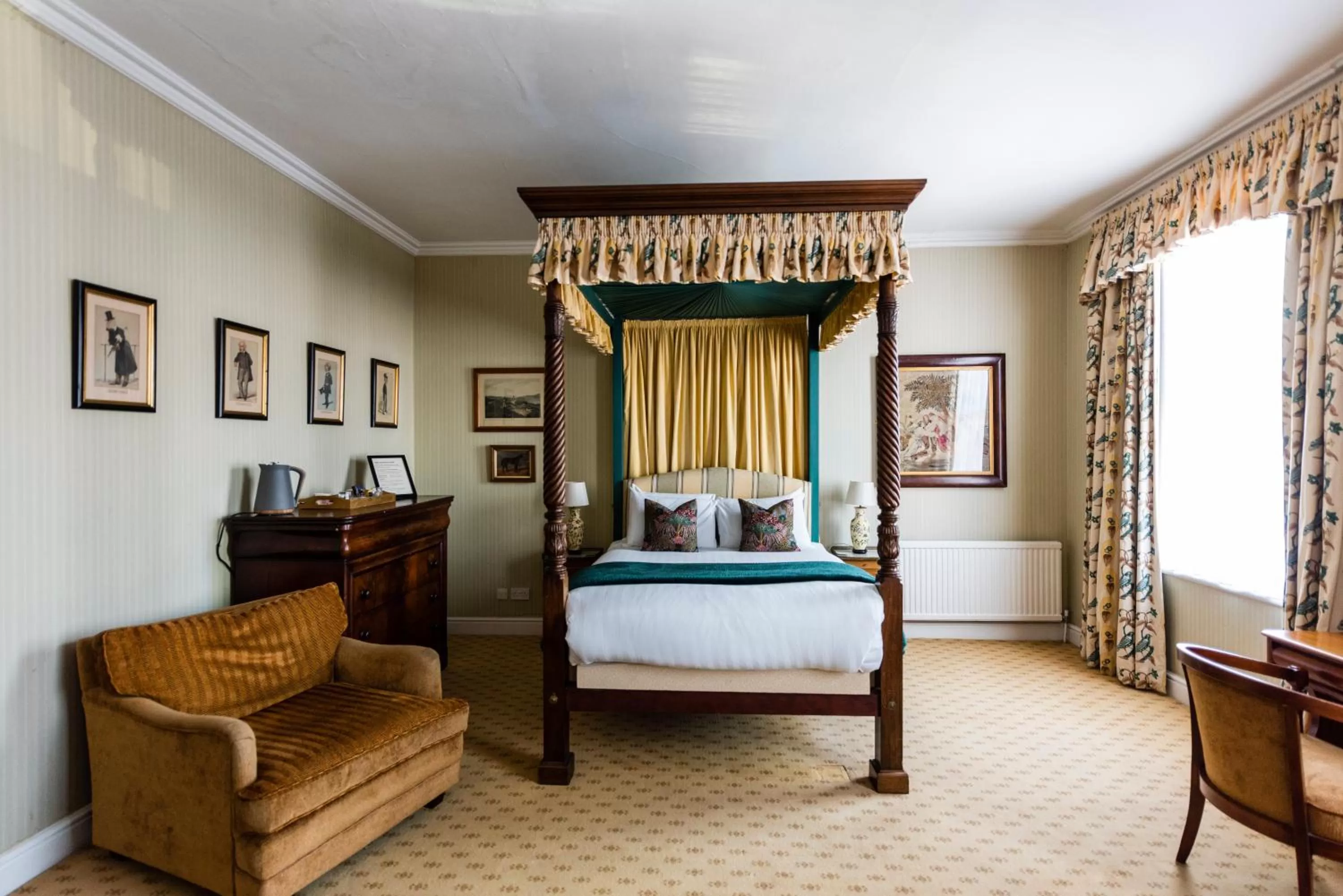 Seating Area in The Whipper-In Hotel