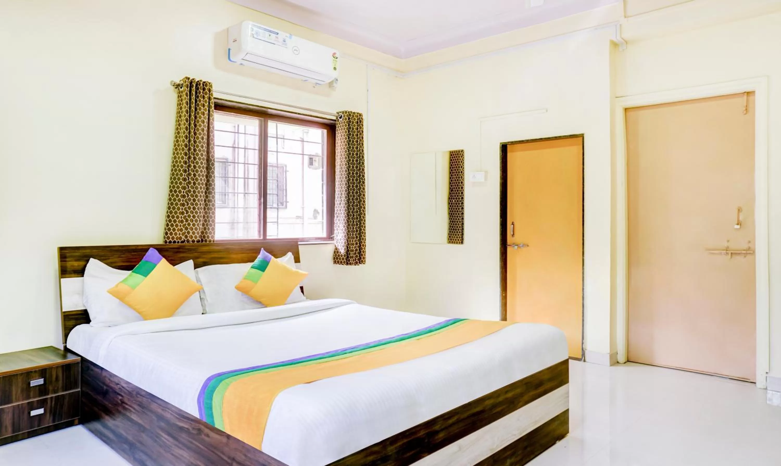 Photo of the whole room, Bed in Hotel Bestow Inn Koregaon Park Pune -Near Osho Ashram