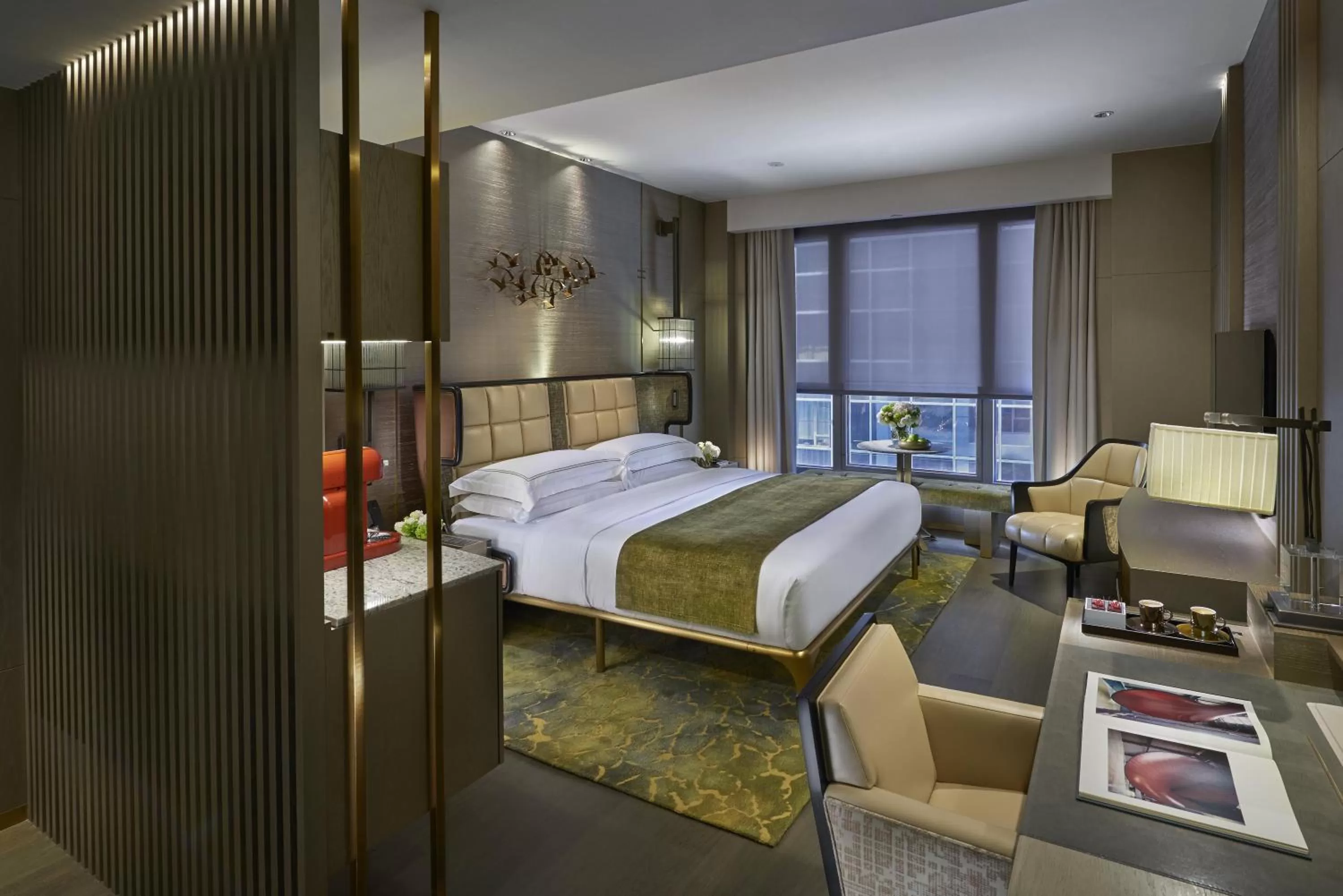L450 Superior King Room in The Landmark Mandarin Oriental, Hong Kong