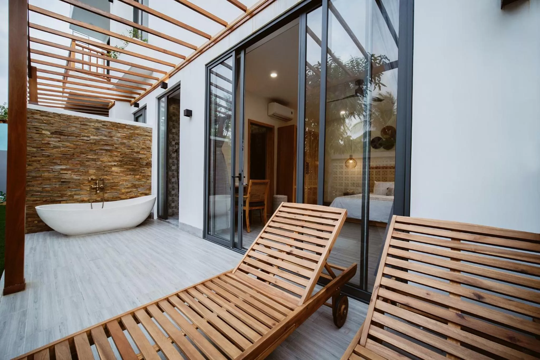 Patio in The Watermark Beachside Hotel