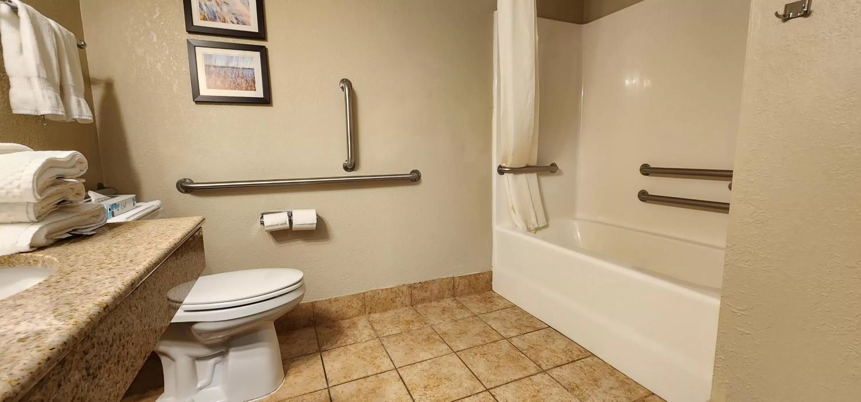 Bathroom in Comfort Inn & Suites Shakopee Downtown Area