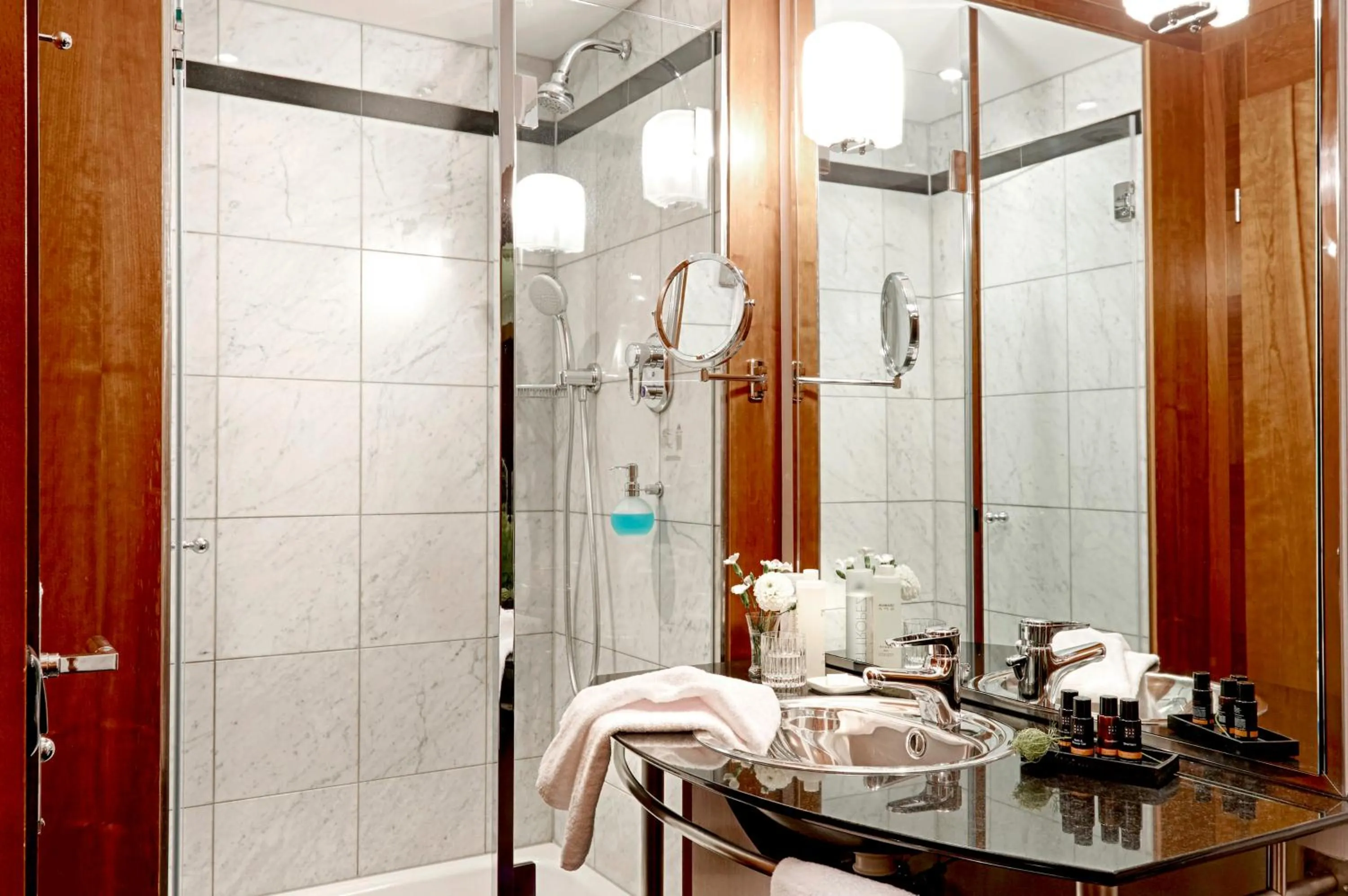 Shower in Seaside Park Hotel Leipzig