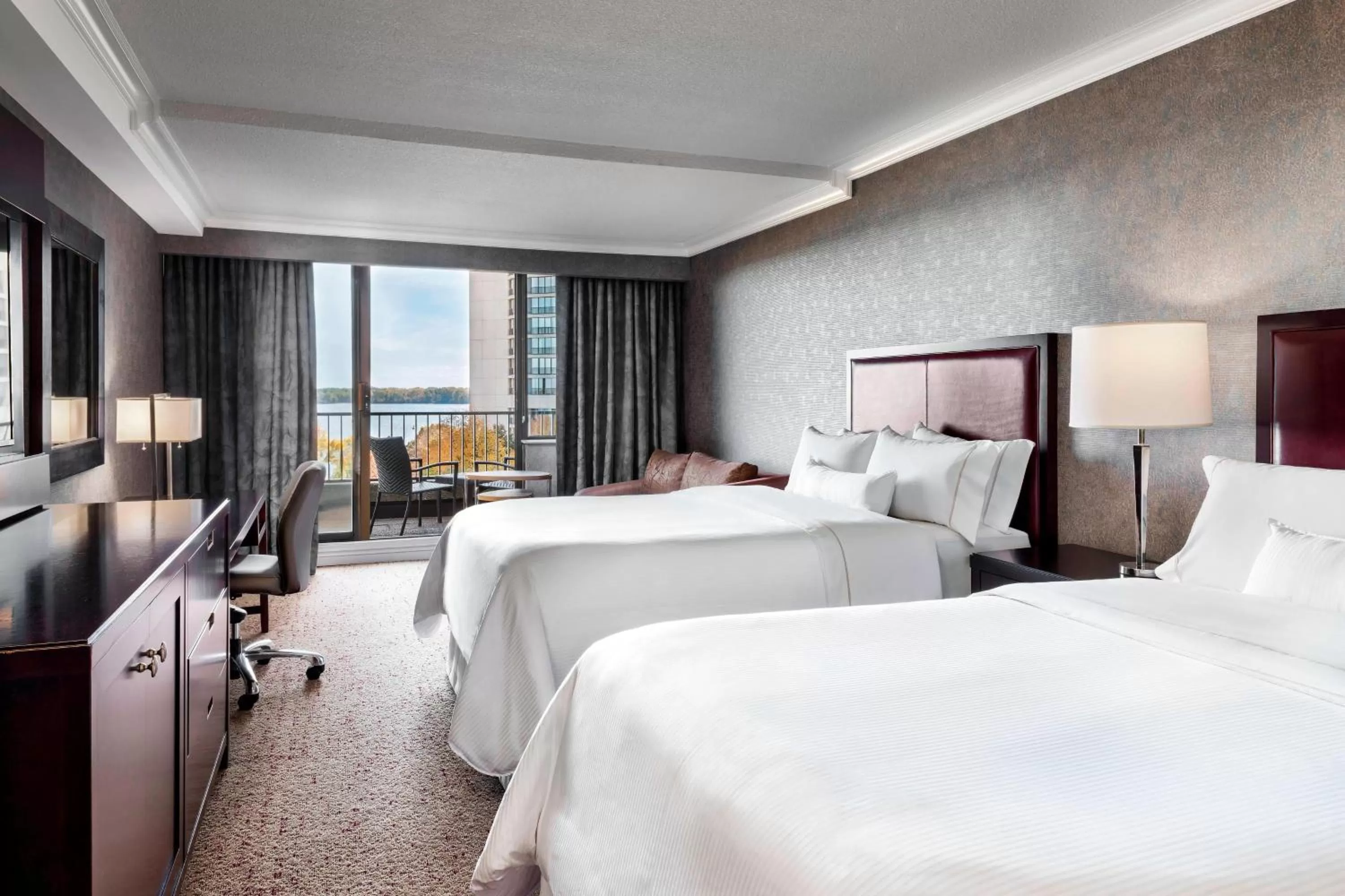 Guest room, 2 Double, Balcony, Lake view in The Westin Harbour Castle, Toronto