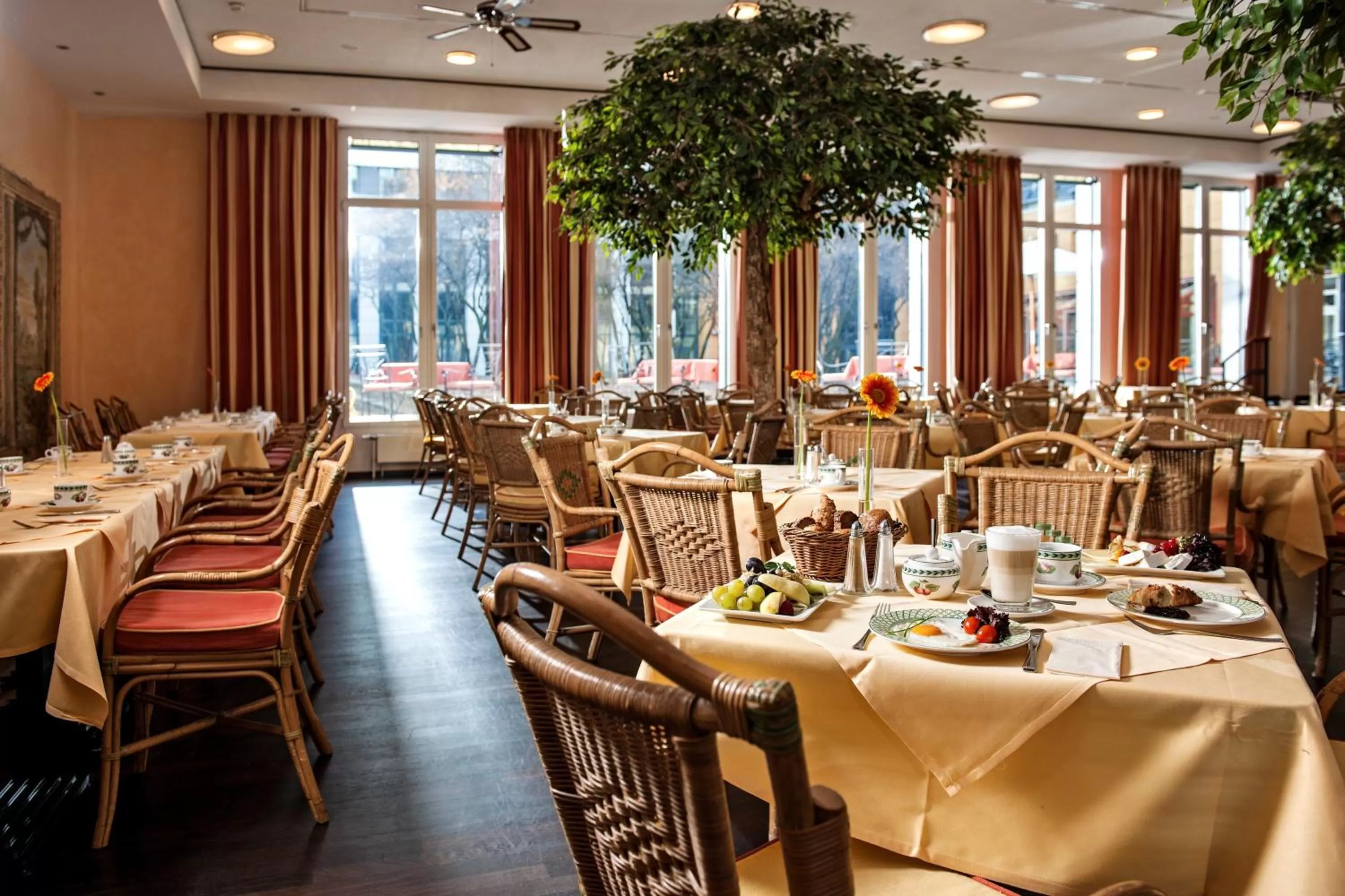 Restaurant/places to eat in Hotel Elbflorenz Dresden