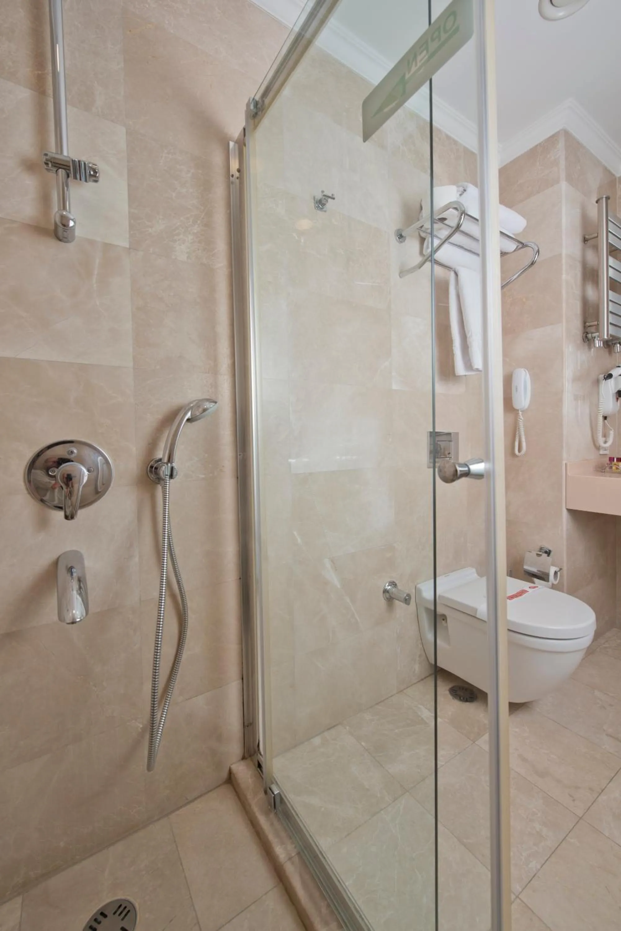 Shower in Emporium Hotel