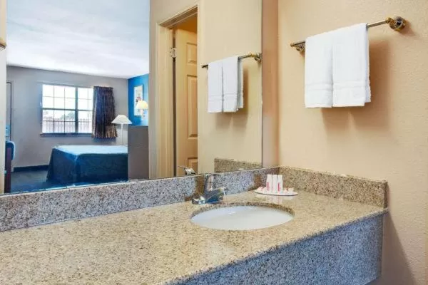 Super 8 by Wyndham Terrell