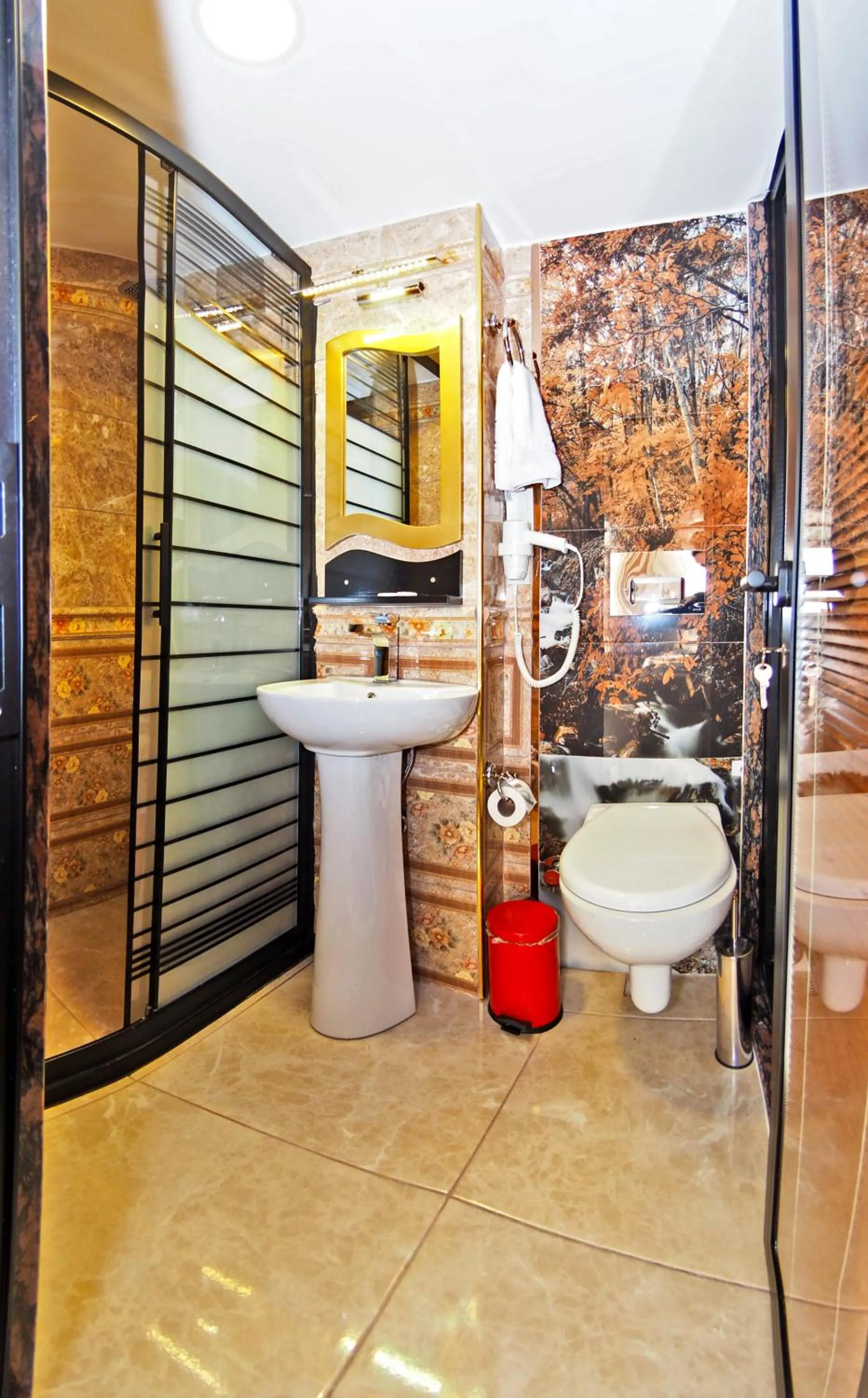 Toilet in Glamour Classic Hotel Istanbul Sirkeci