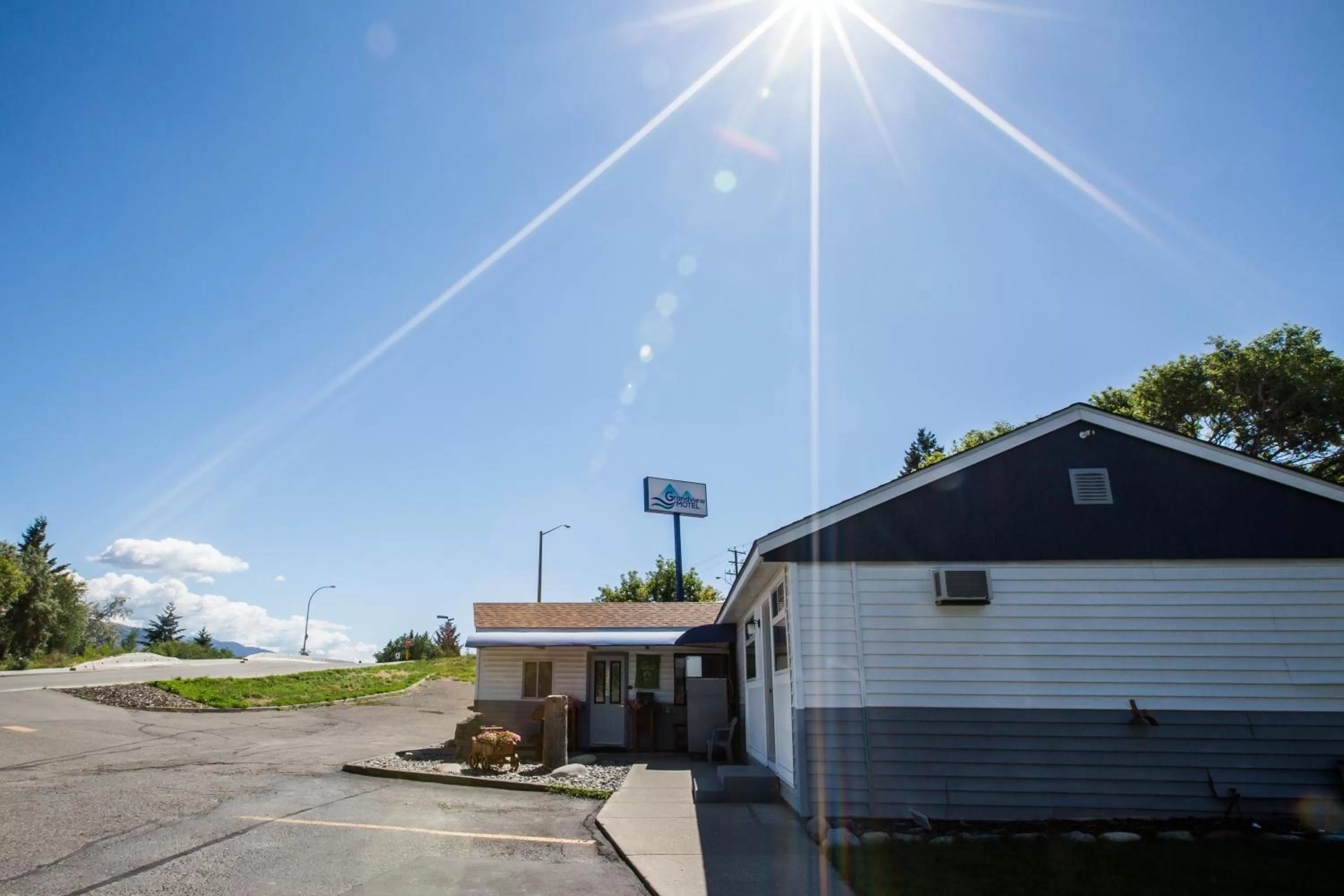 Property building in Grandview Motel