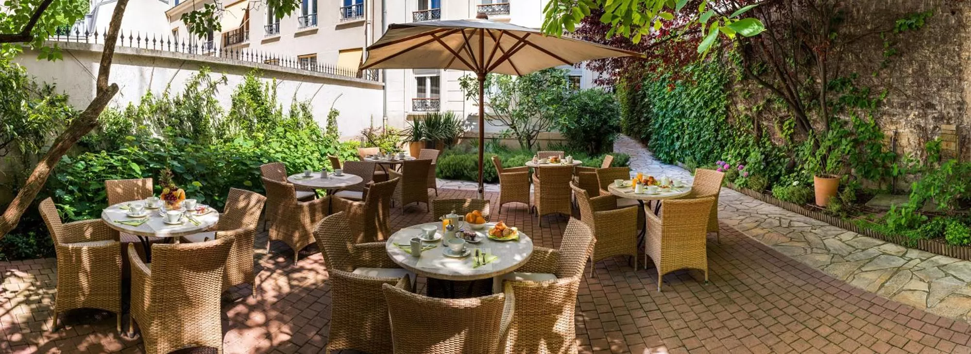 Restaurant/places to eat in Hôtel Magellan