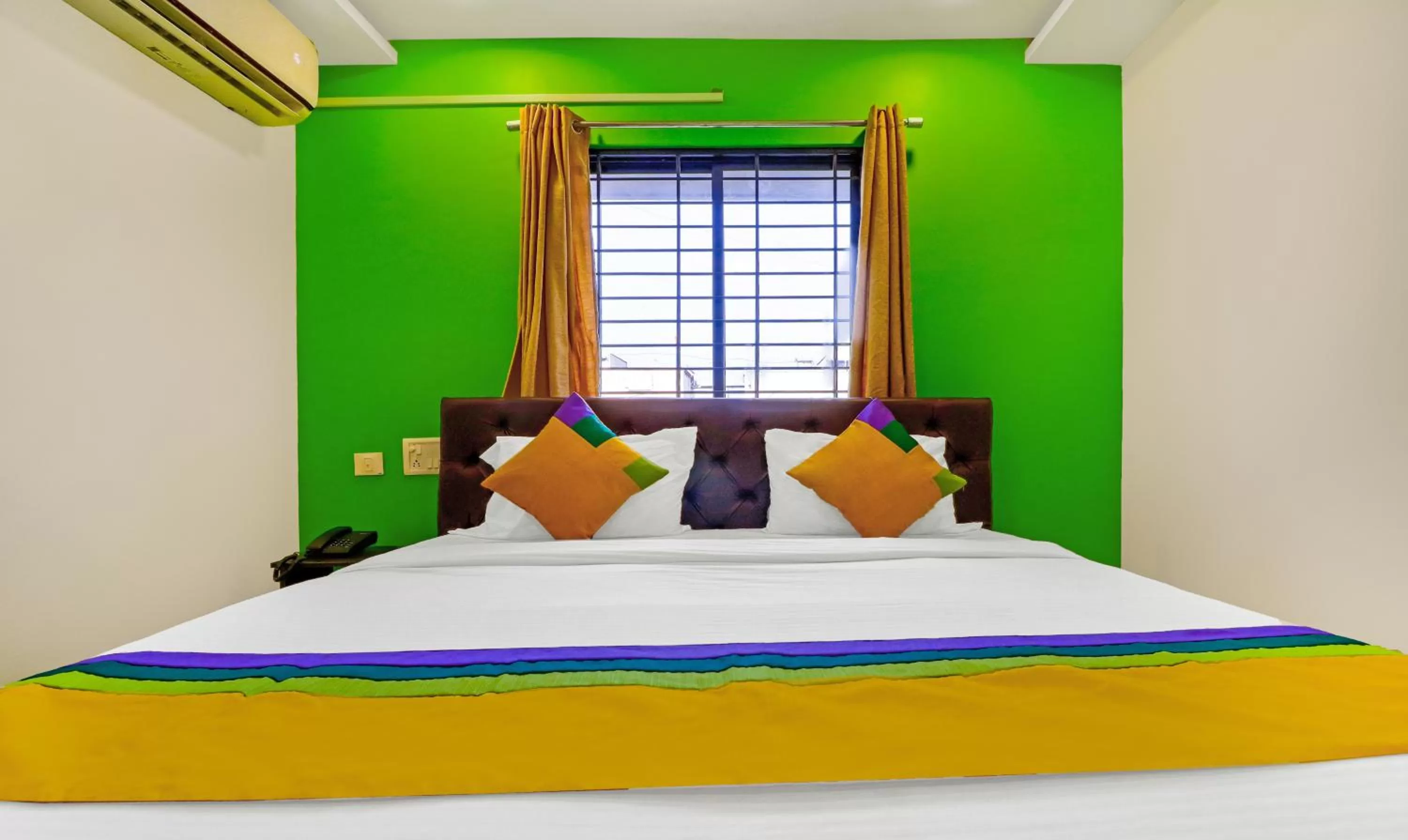 Bedroom, Bed in Itsy Hotels Carnival Inn