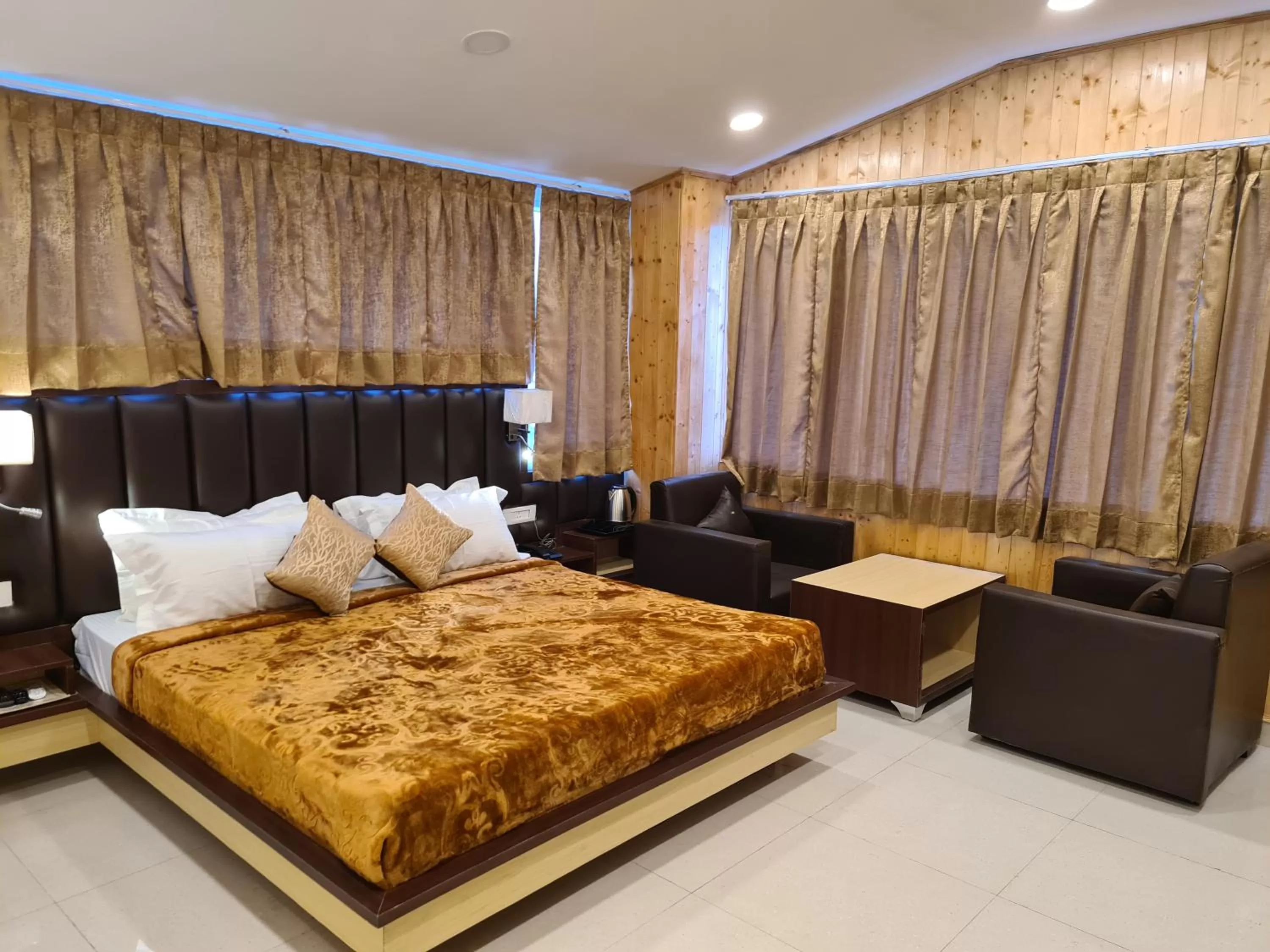 Bed in Hotel Rajpur Heights