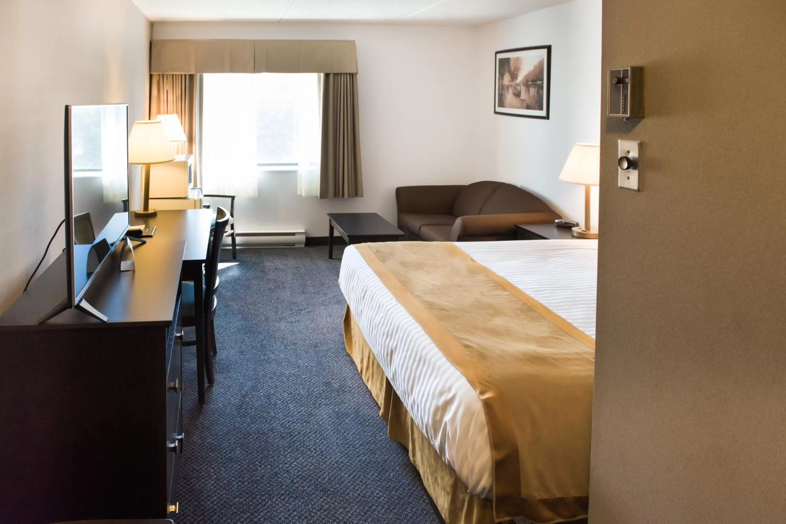 Bedroom in Howard Johnson by Wyndham Portage La Prairie