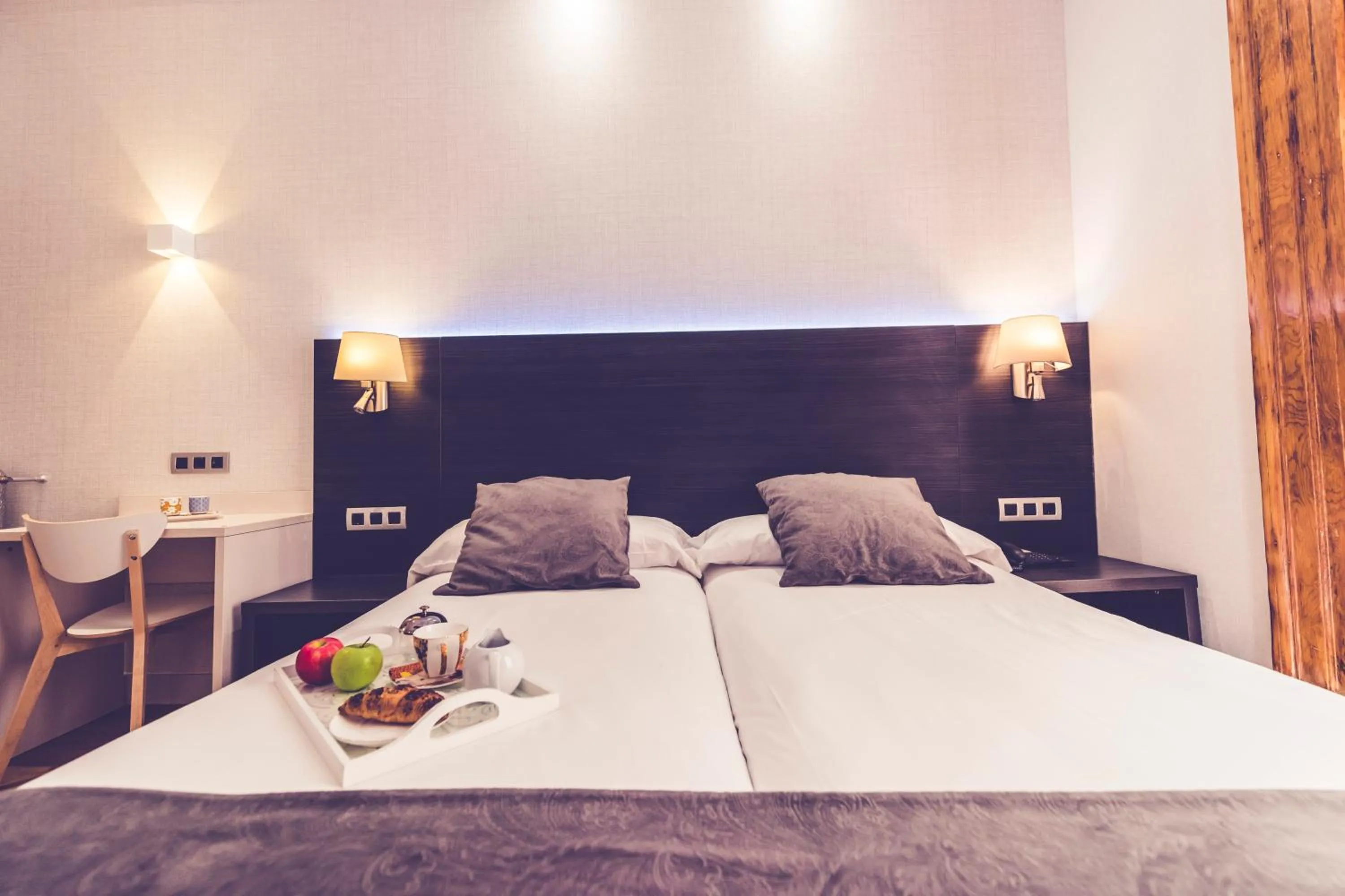 Bedroom, Bed in Hostal Marlasca