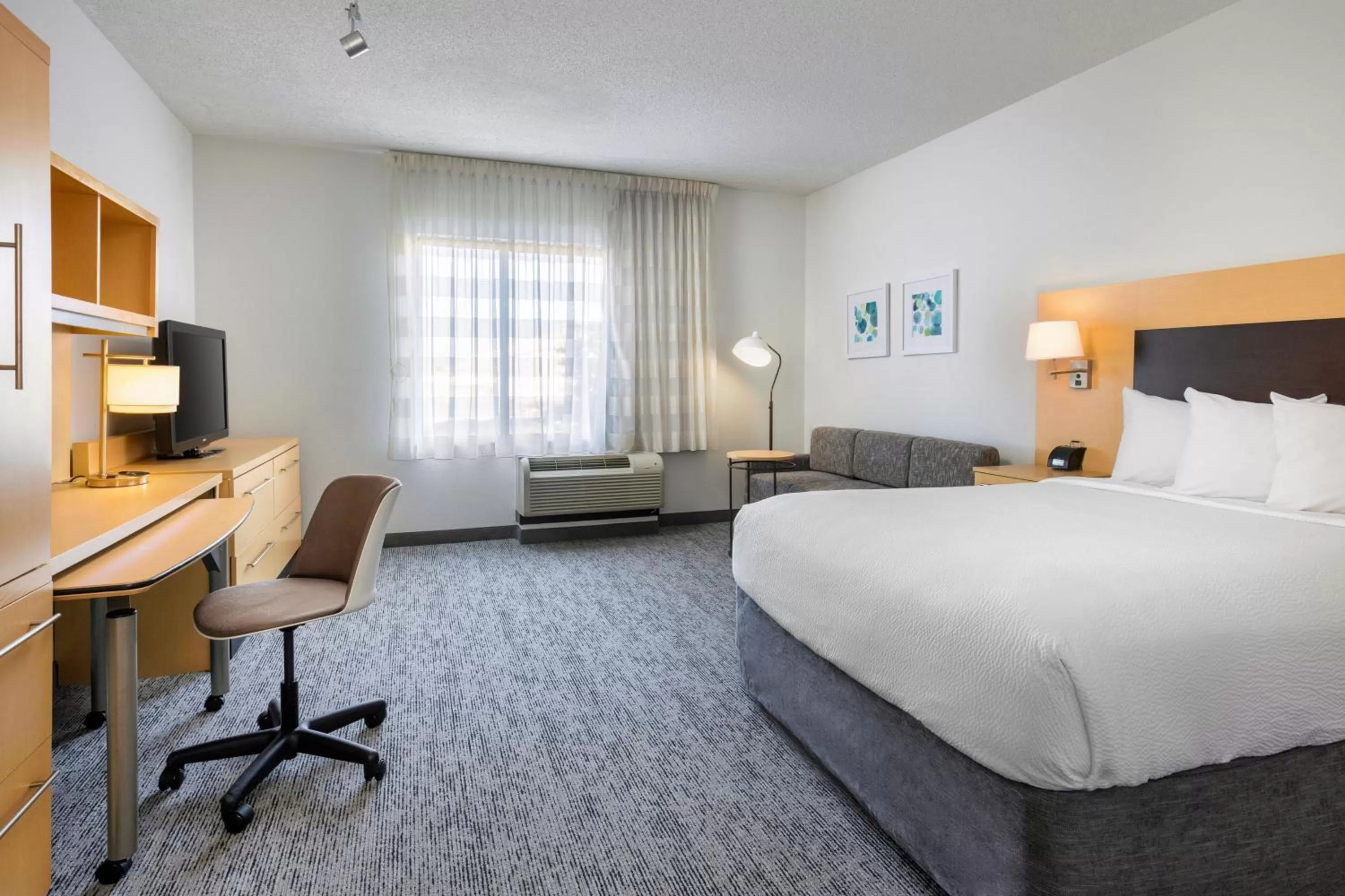 Photo of the whole room, Bed in TownePlace Suites by Marriott York