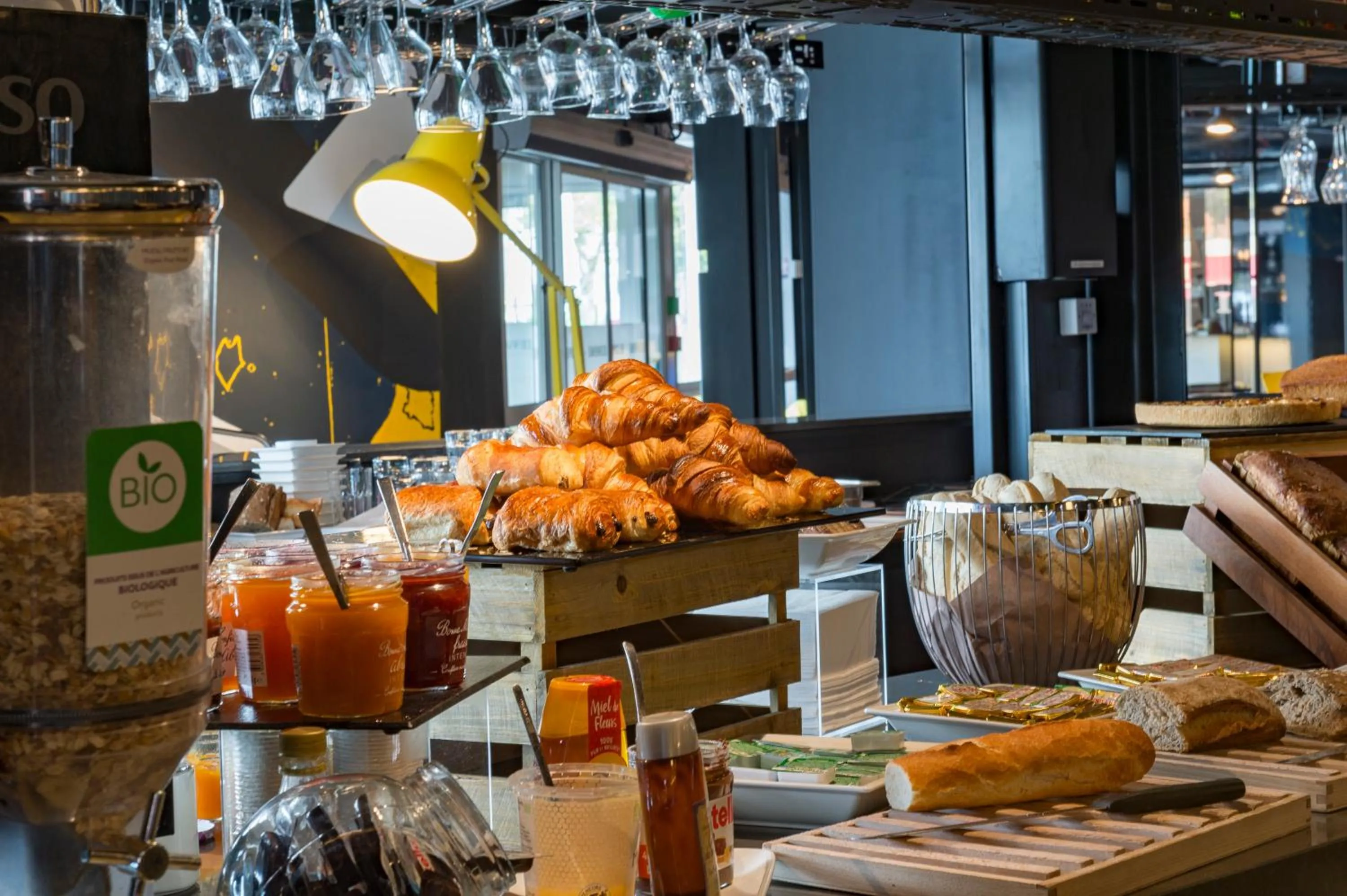 Buffet breakfast in Mercure Le Havre Centre Bassin Du Commerce