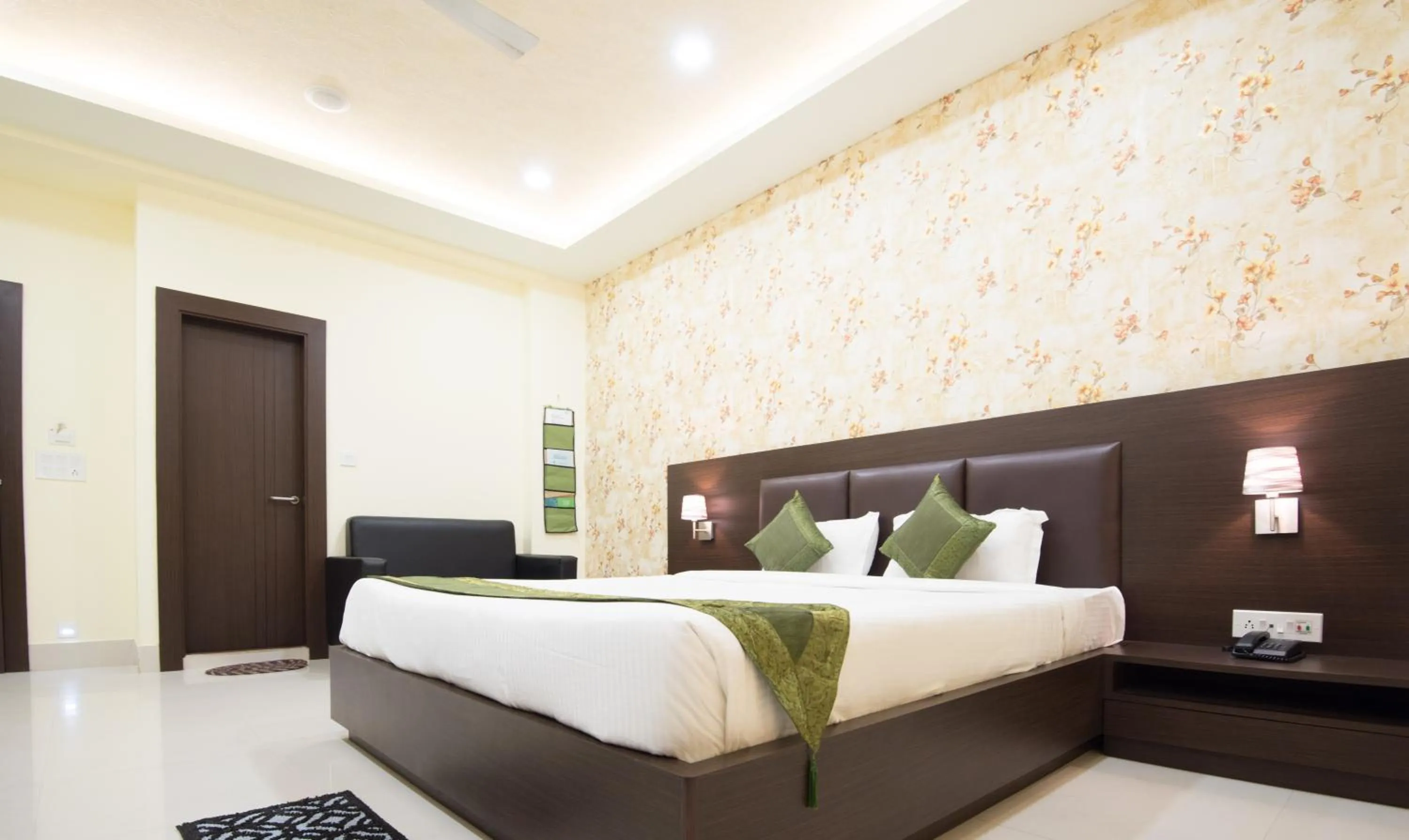 Bed in Treebo King'S Court Chandrasekharpur