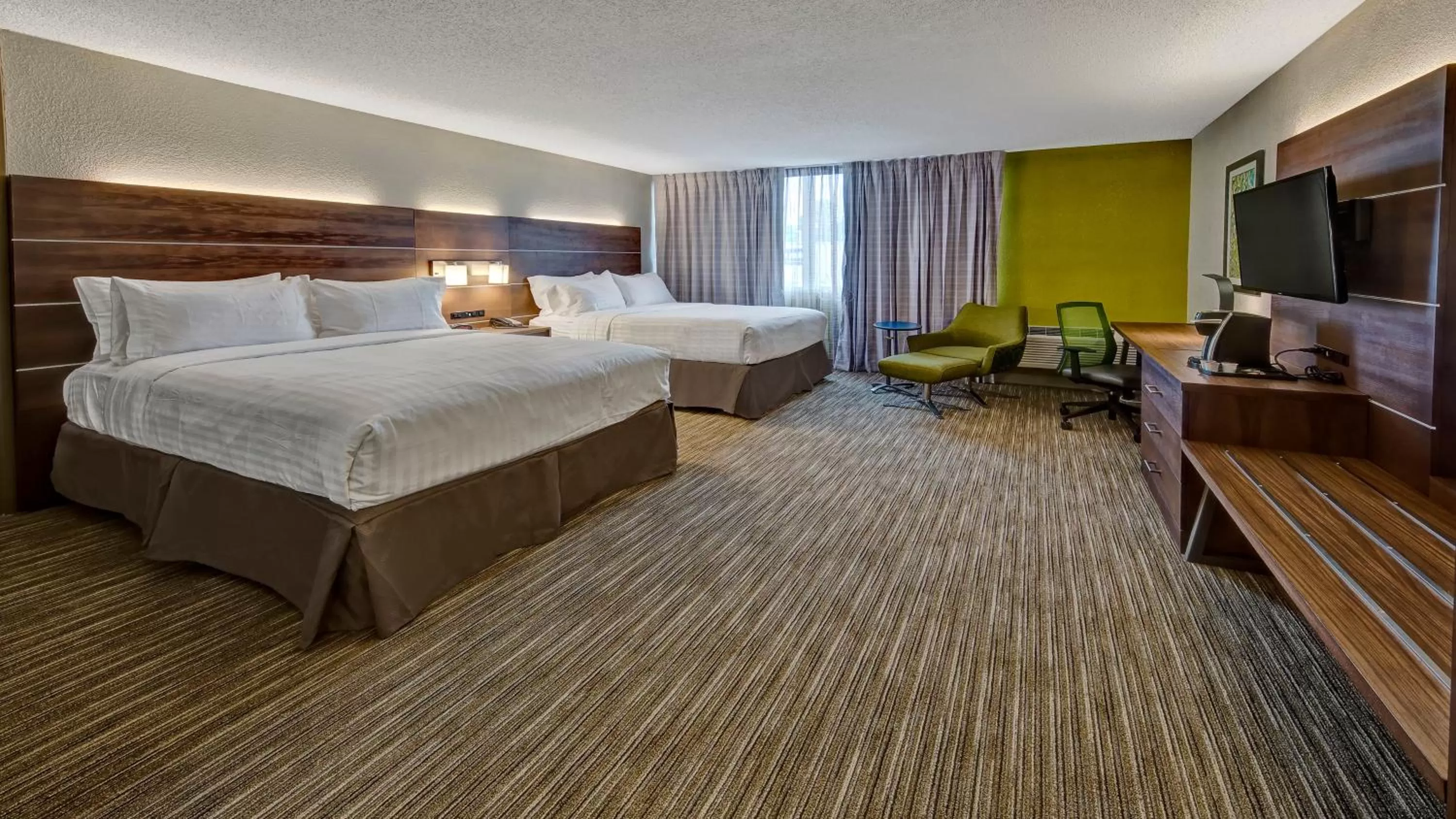 Photo of the whole room, Bed in Holiday Inn Express Louisville Airport Expo Center by IHG